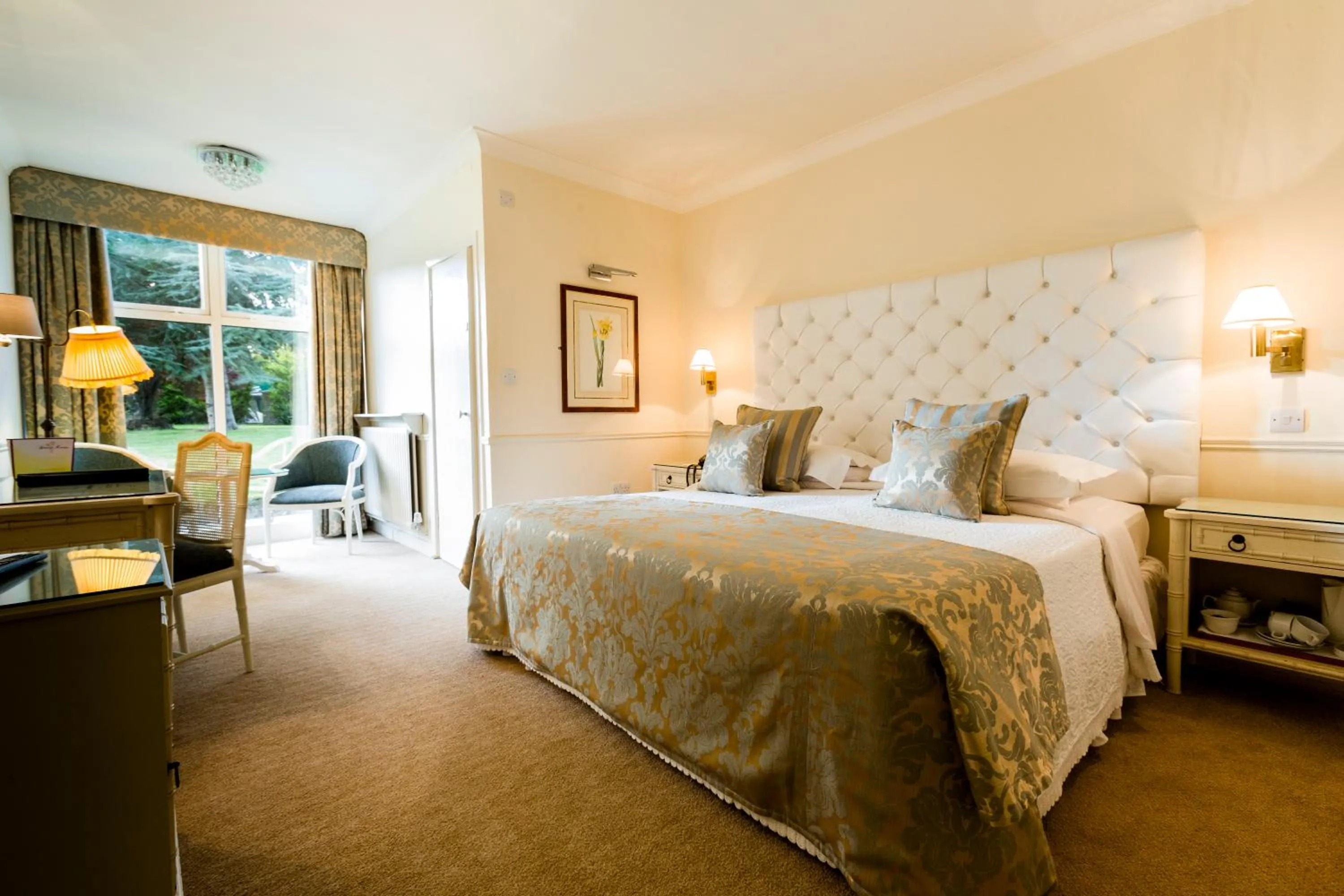 Bed in The Keadeen Hotel