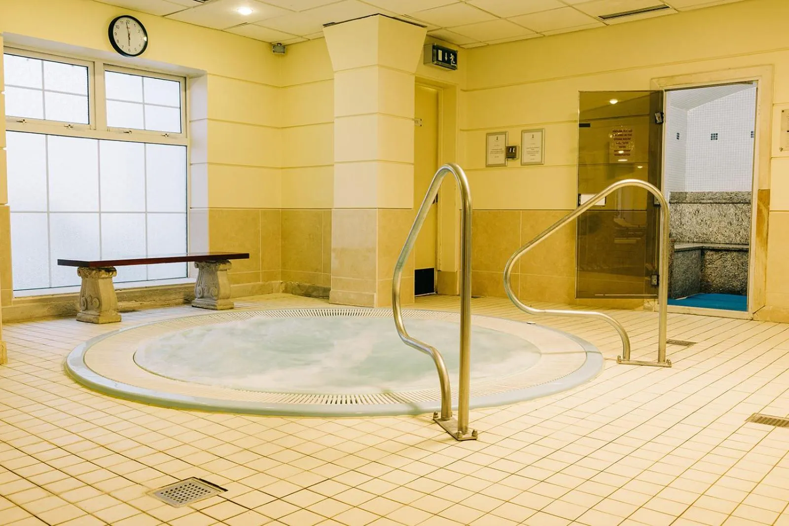 Hot Tub in The Keadeen Hotel