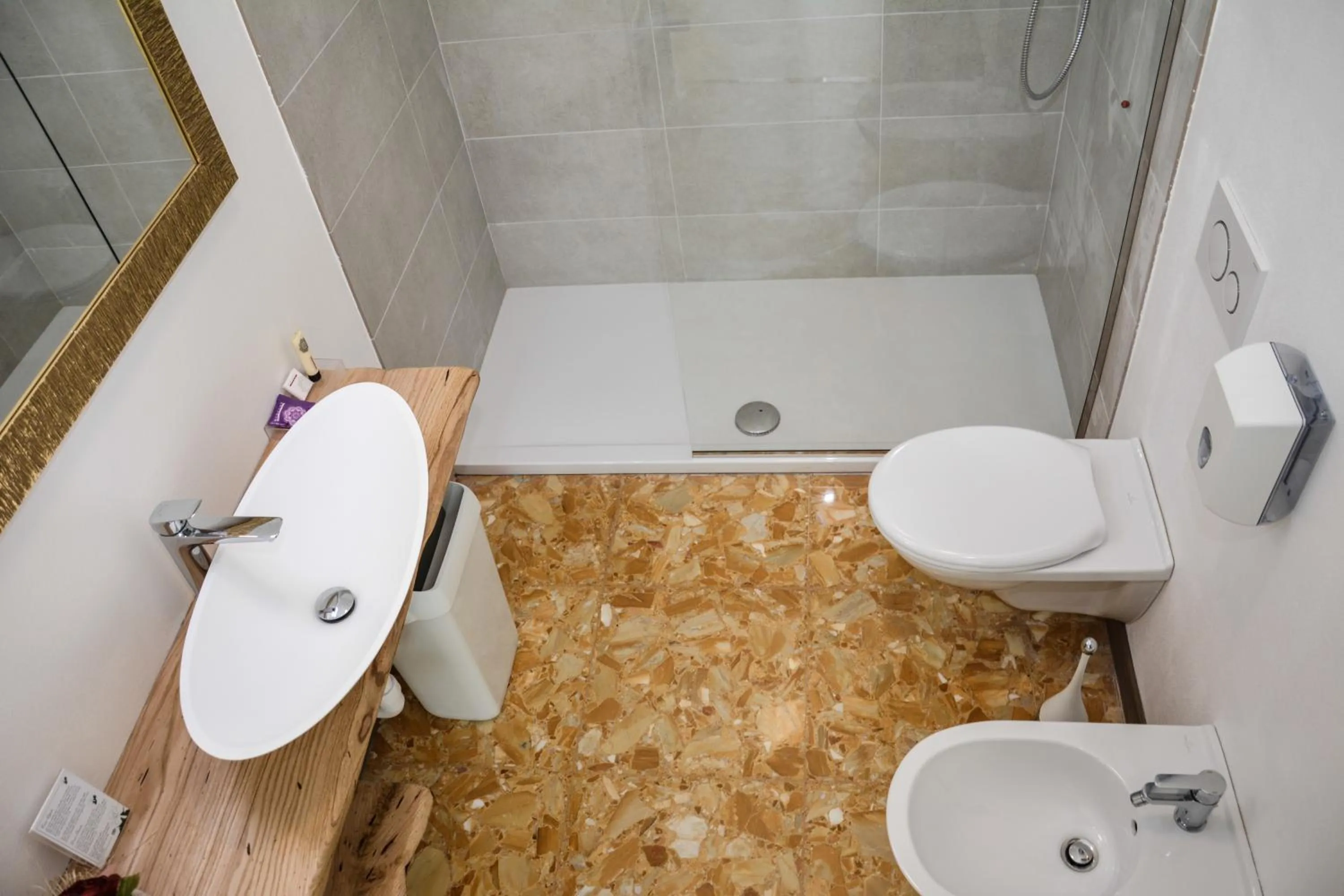 Shower in Villa Torbole