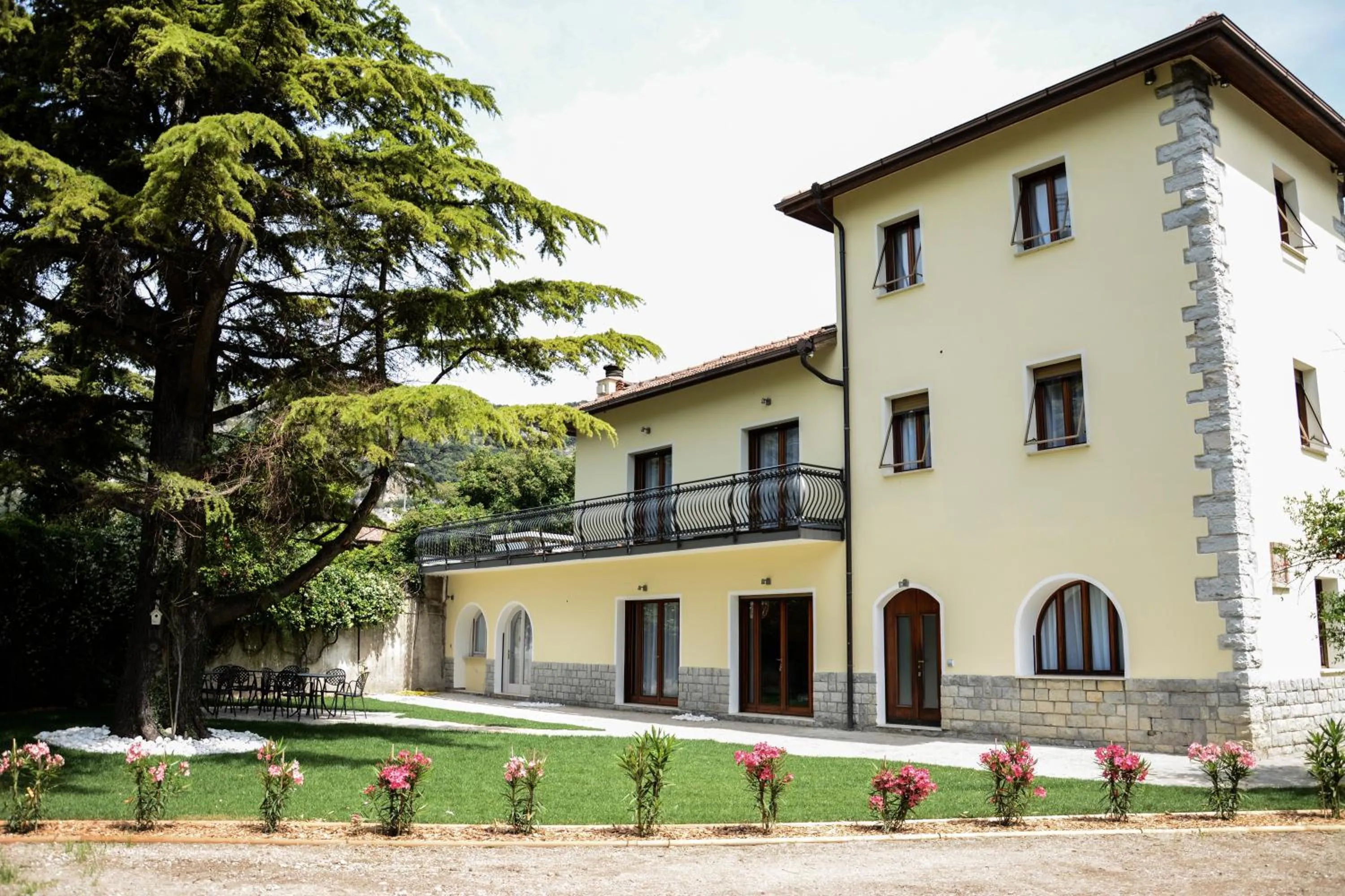 Facade/entrance in Villa Torbole