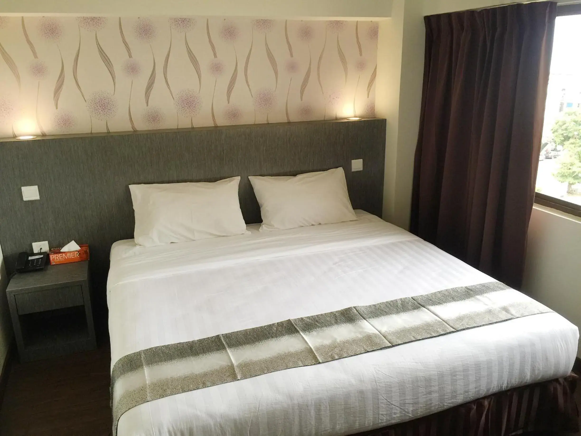 Executive King Room with Sea View in Check Inn Hotel Tawau Executive King Room with Sea View in Check Inn Hotel Tawau