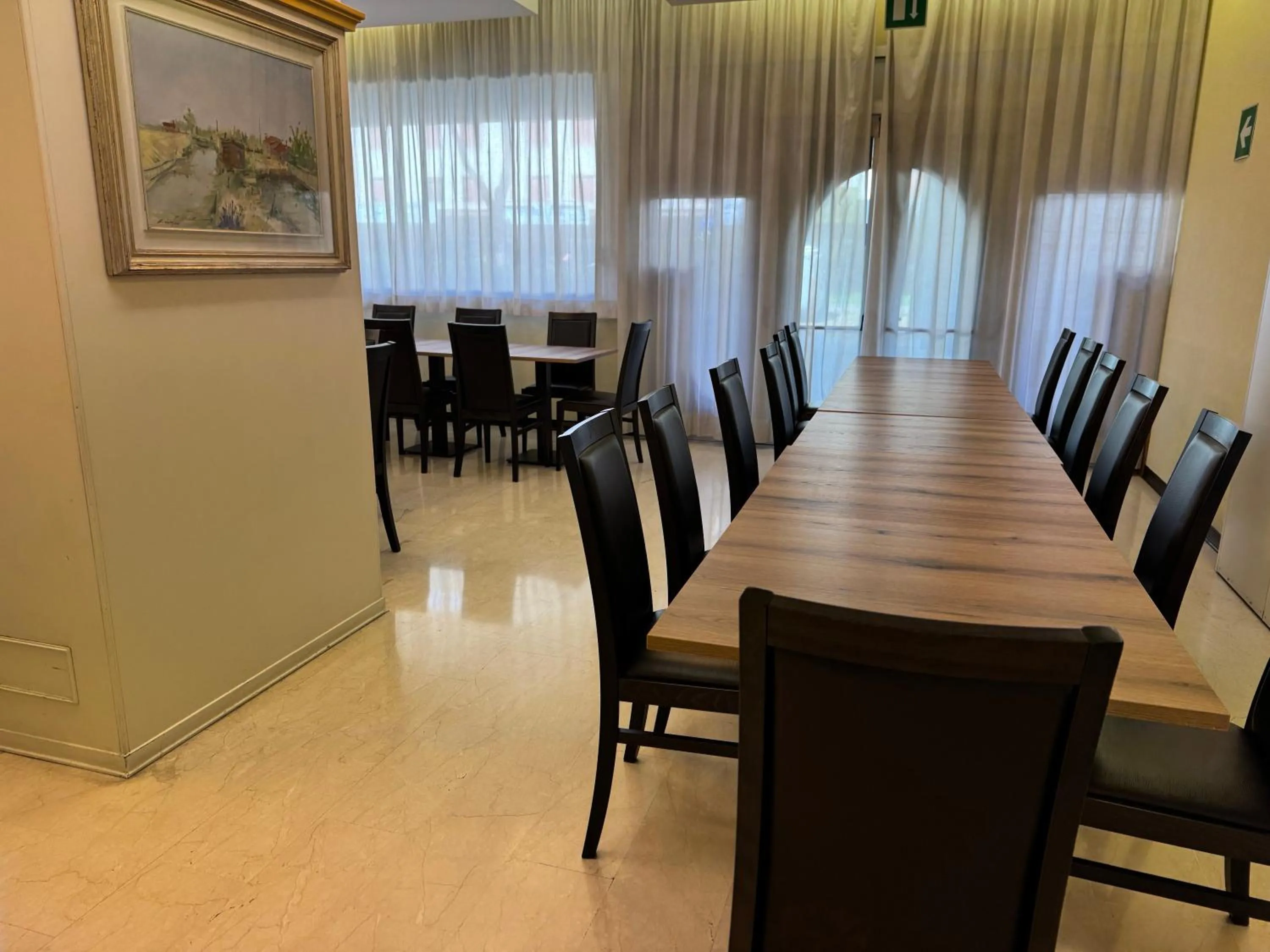 Restaurant/places to eat in Hotel Albatros