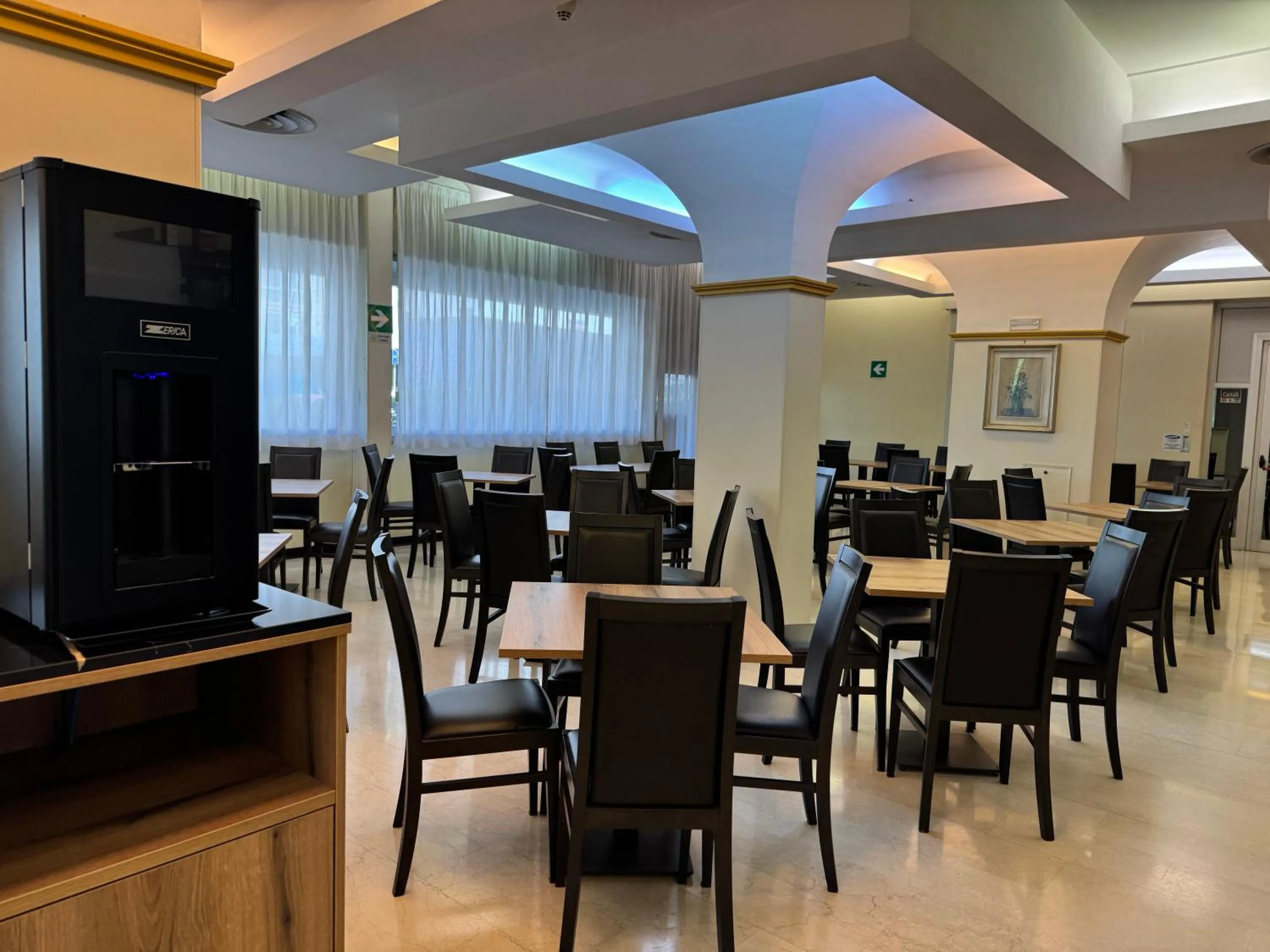 Restaurant/places to eat in Hotel Albatros