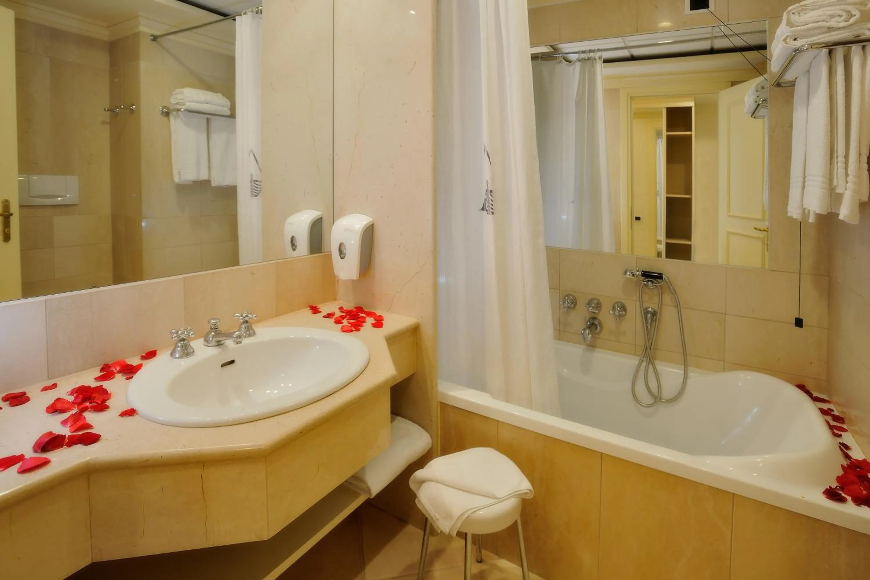 Bathroom in Argonauti Greenblu Resort