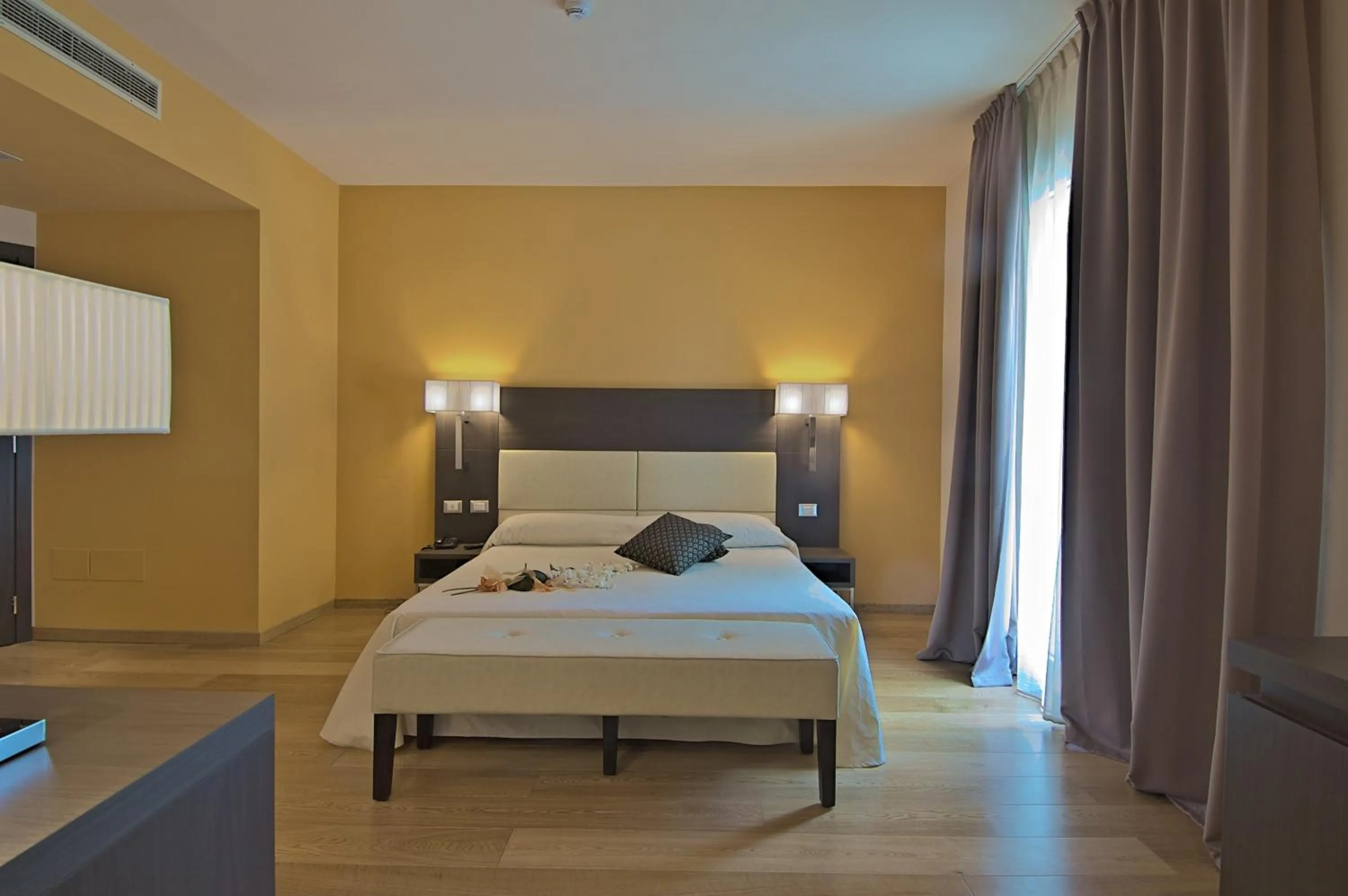 Photo of the whole room, Bed in Zen Hotel Versilia
