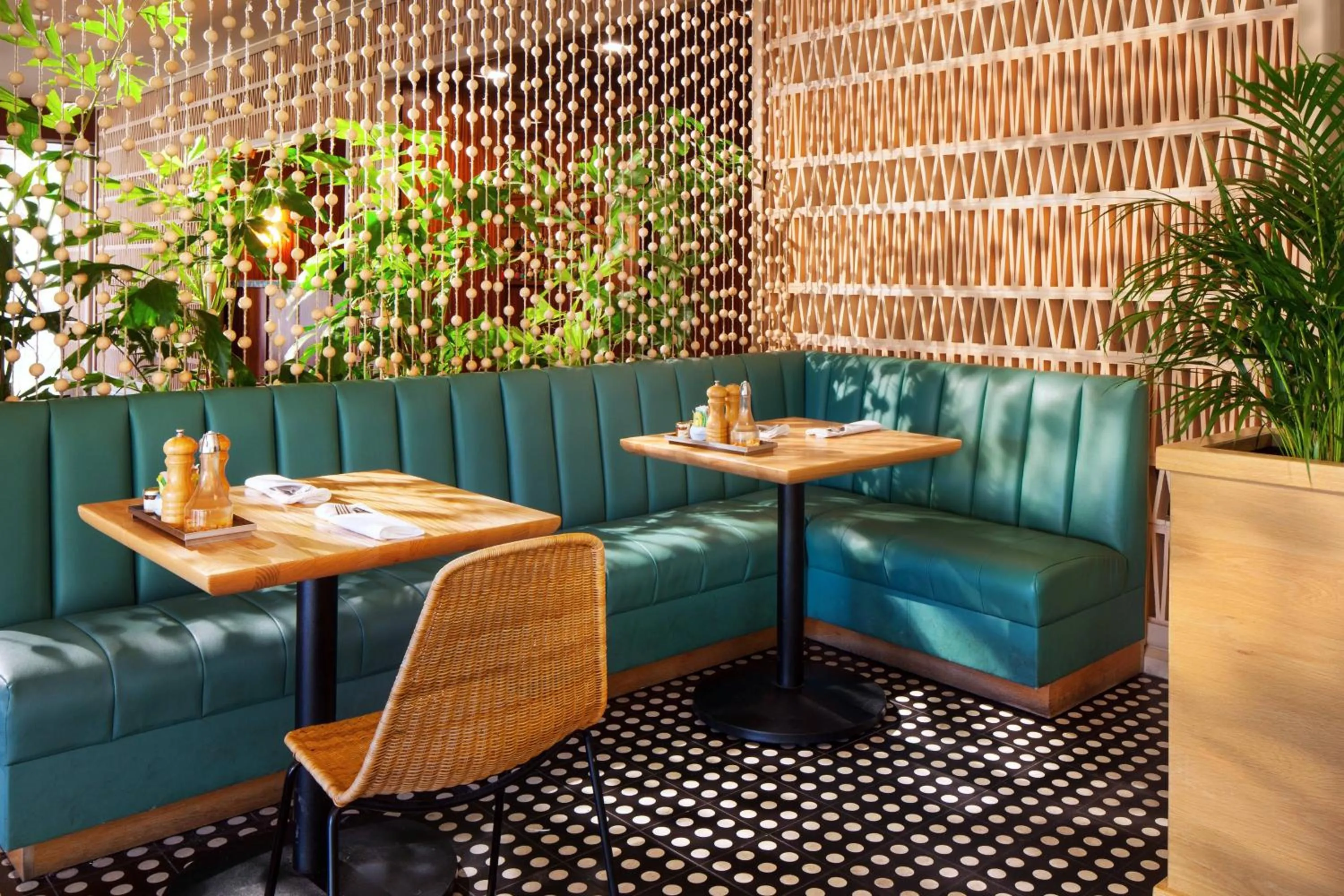 Restaurant/places to eat in The Laylow Waikiki, Autograph Collection