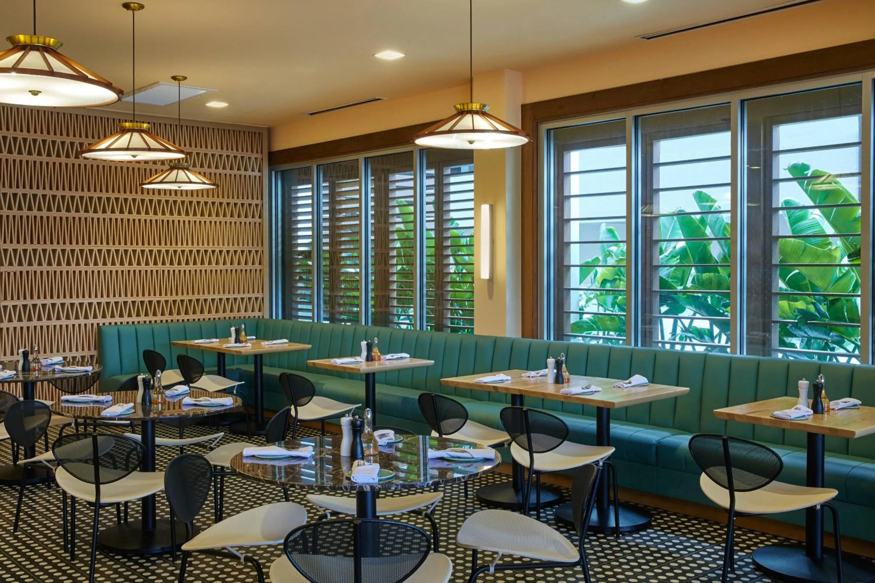 Restaurant/places to eat in The Laylow Waikiki, Autograph Collection