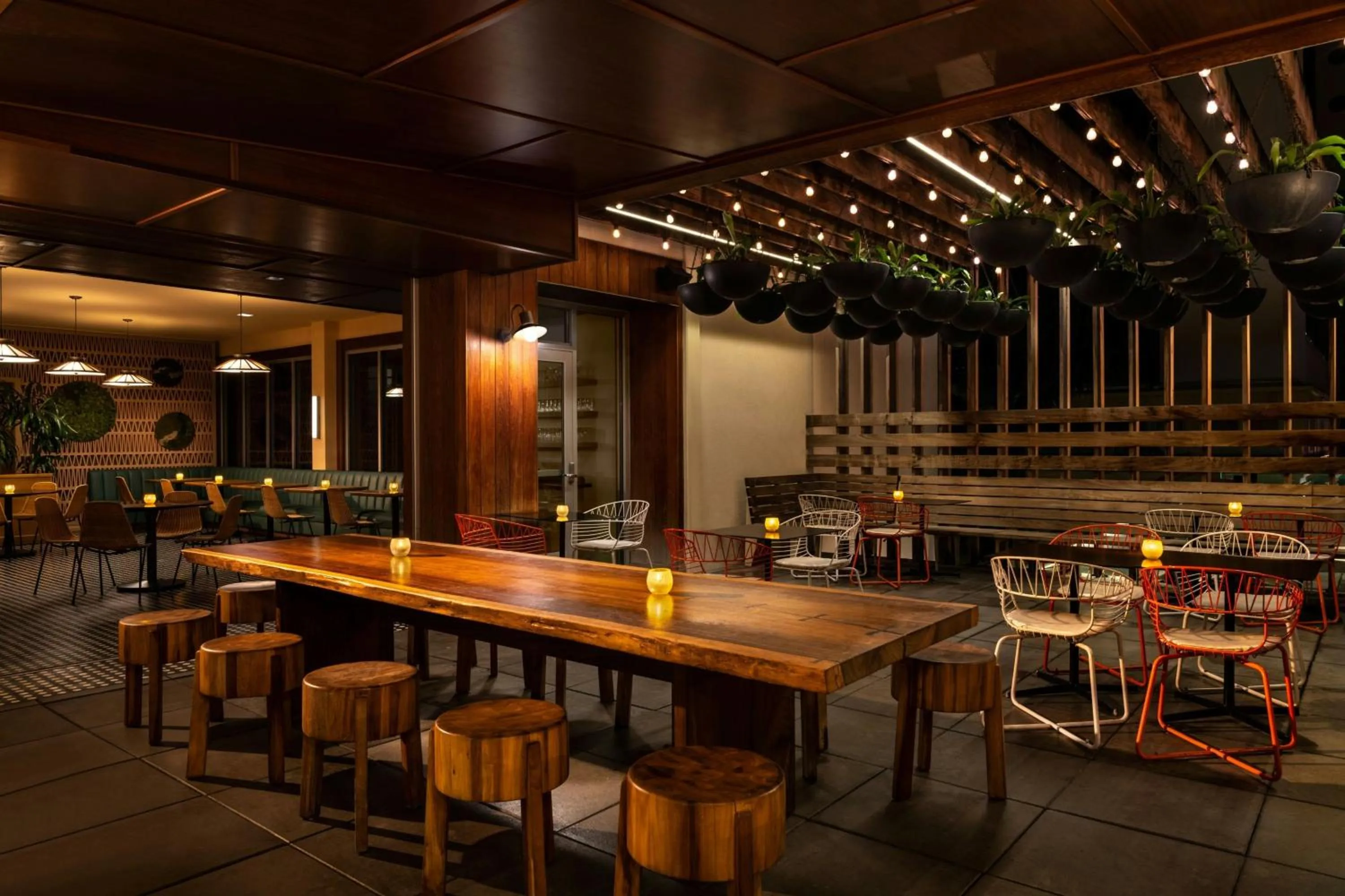 Restaurant/places to eat in The Laylow Waikiki, Autograph Collection