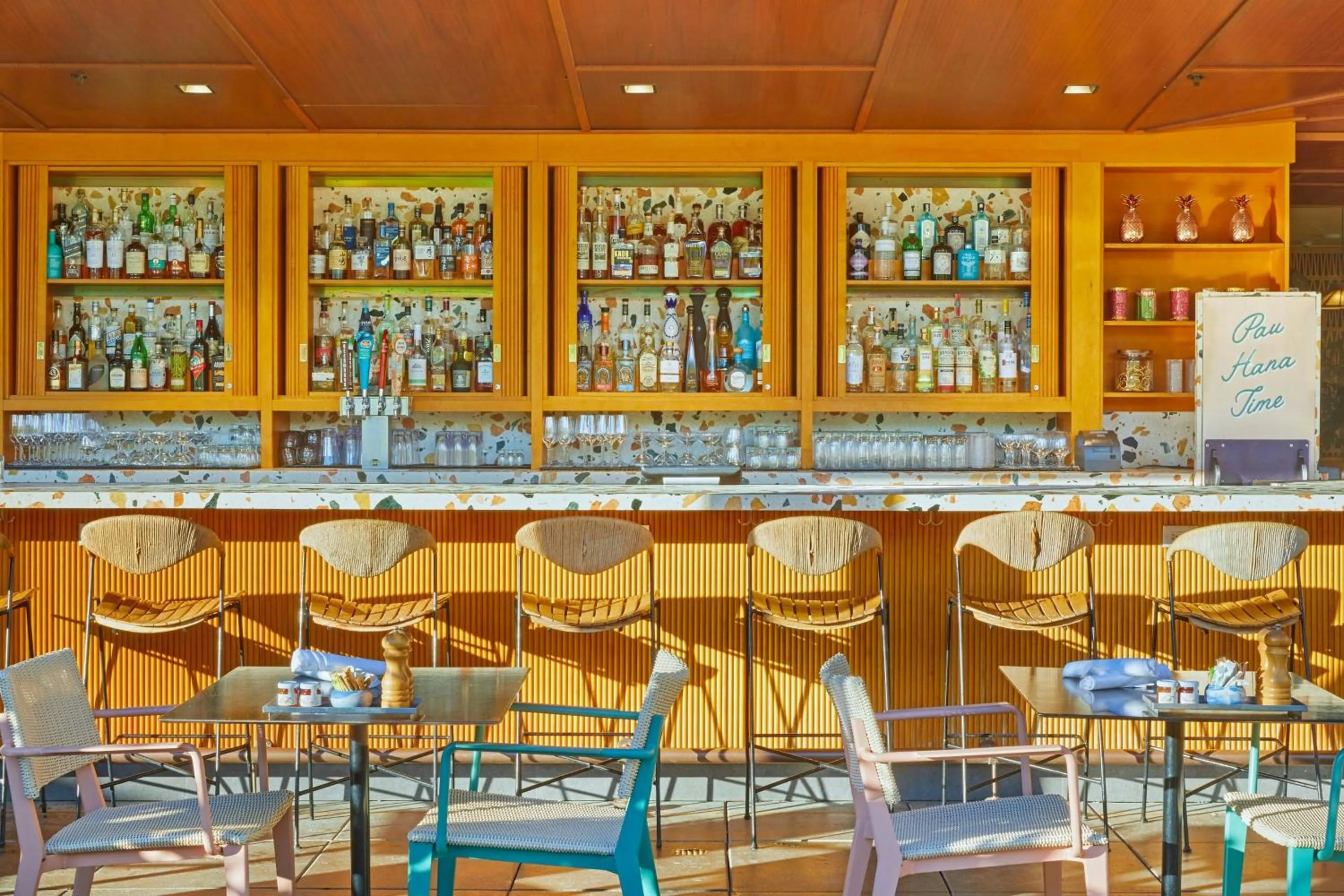 Restaurant/places to eat in The Laylow Waikiki, Autograph Collection