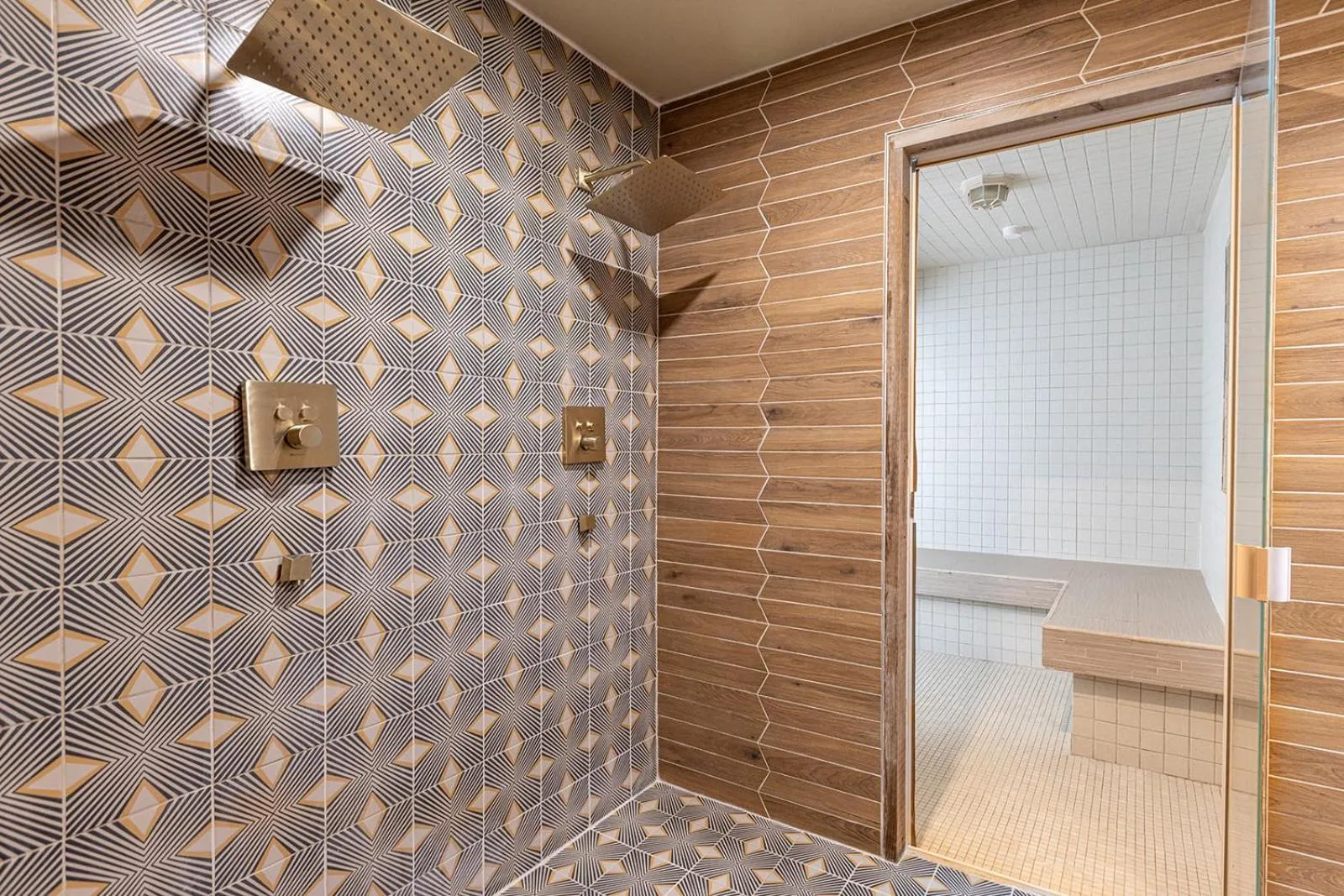 Steam room in Creekside Villa