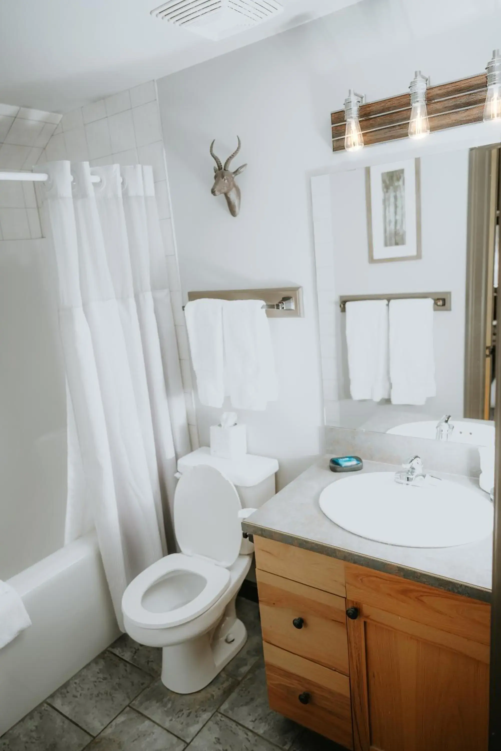 Shower, Bathroom in Creekside Villa