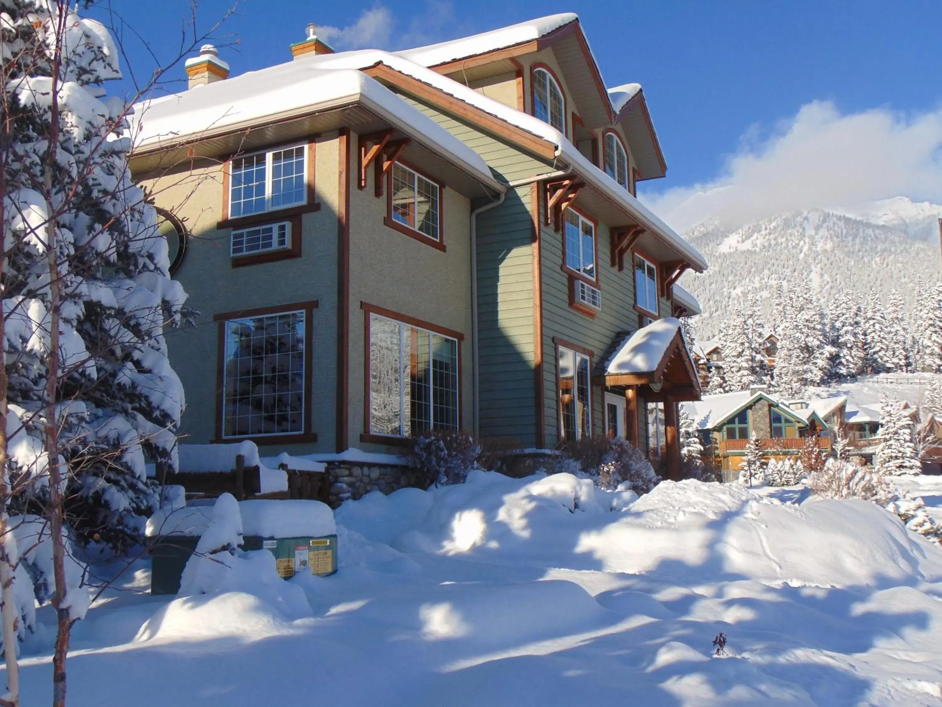 Property building, Winter in Creekside Villa