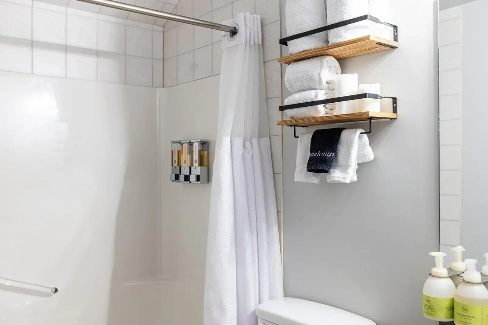 Deluxe Queen Loft in Creekside Villa Deluxe Queen Loft in Creekside Villa