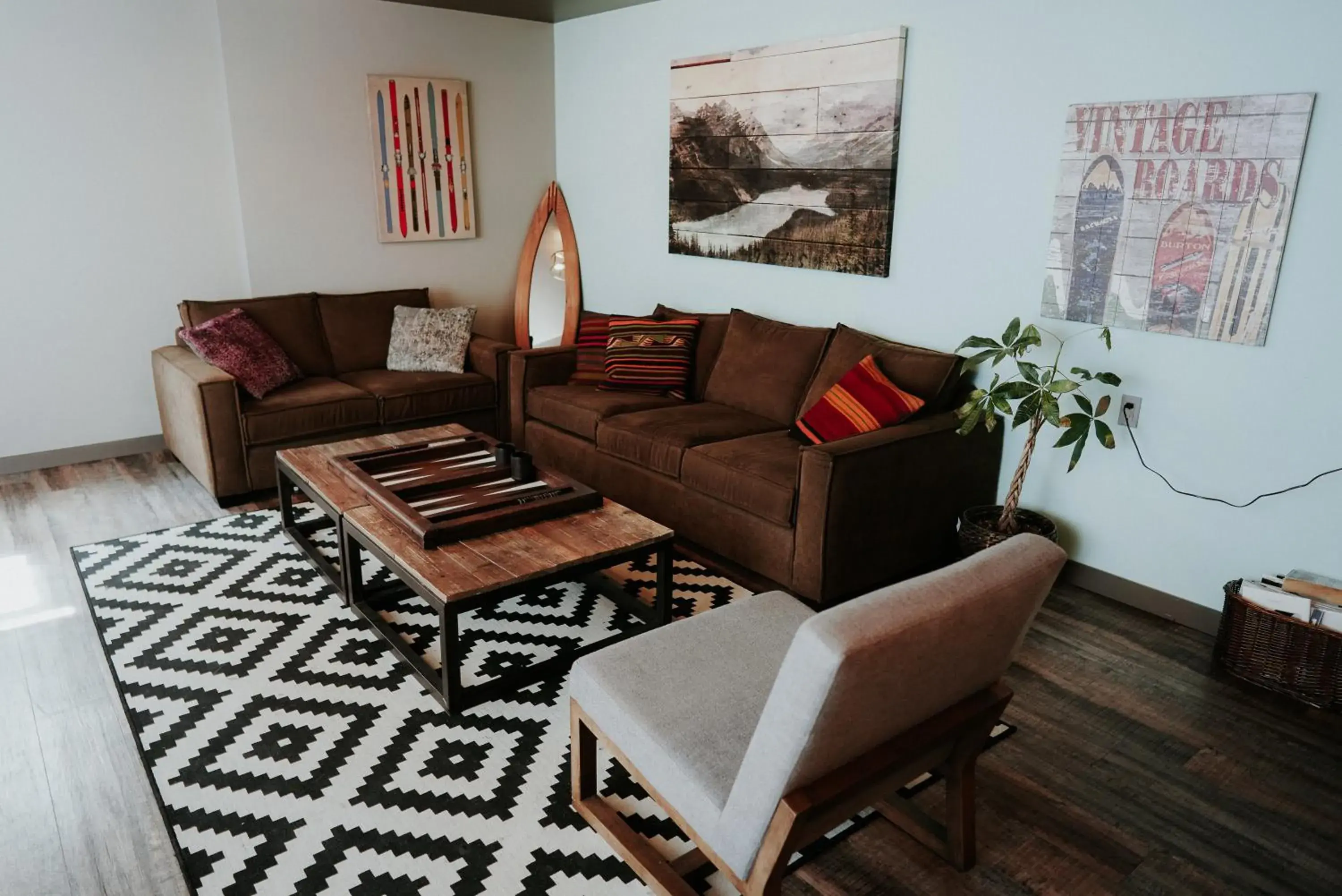 Billiard, Seating Area in Creekside Villa