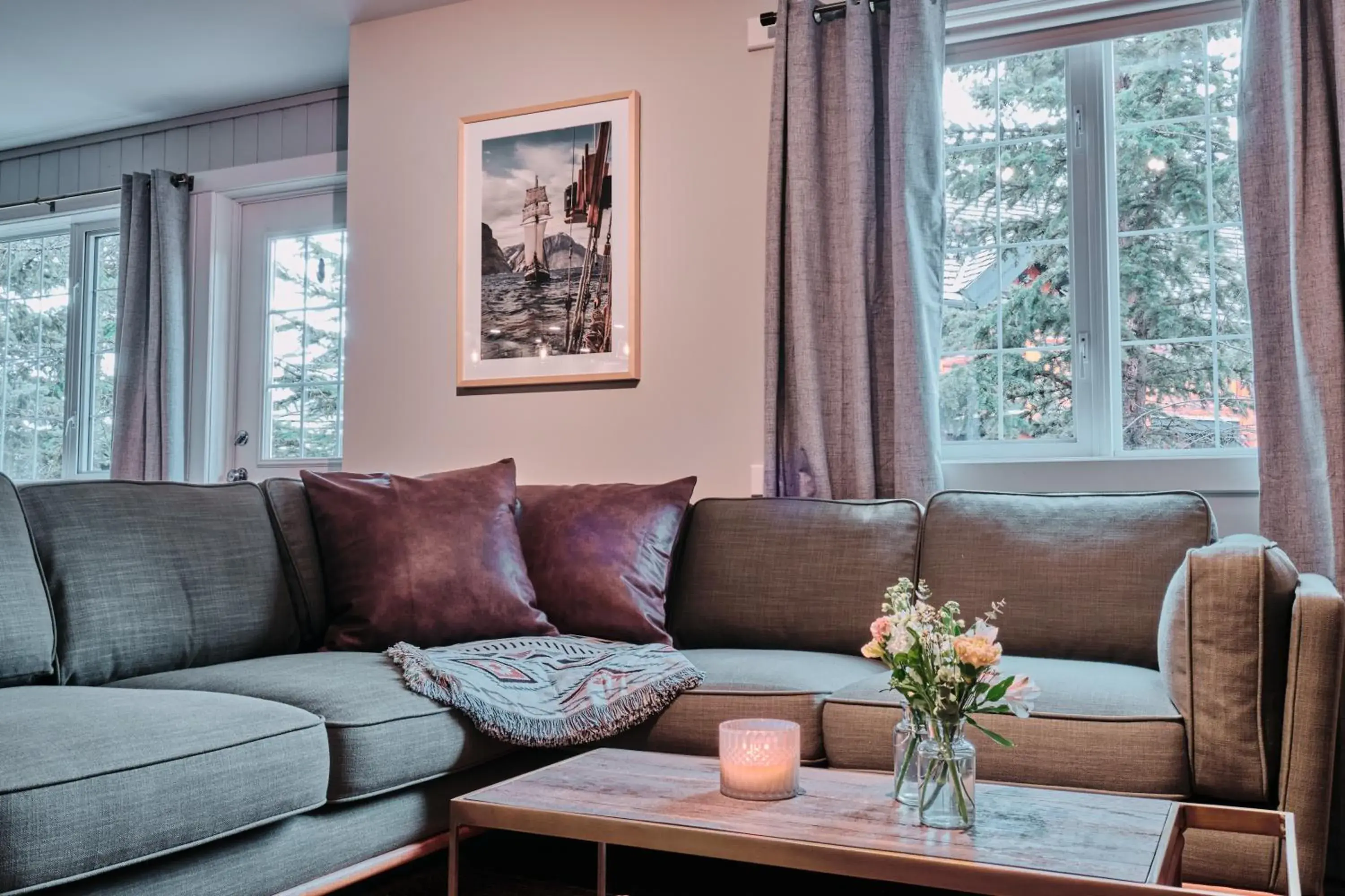 Living room, Seating Area in Creekside Villa