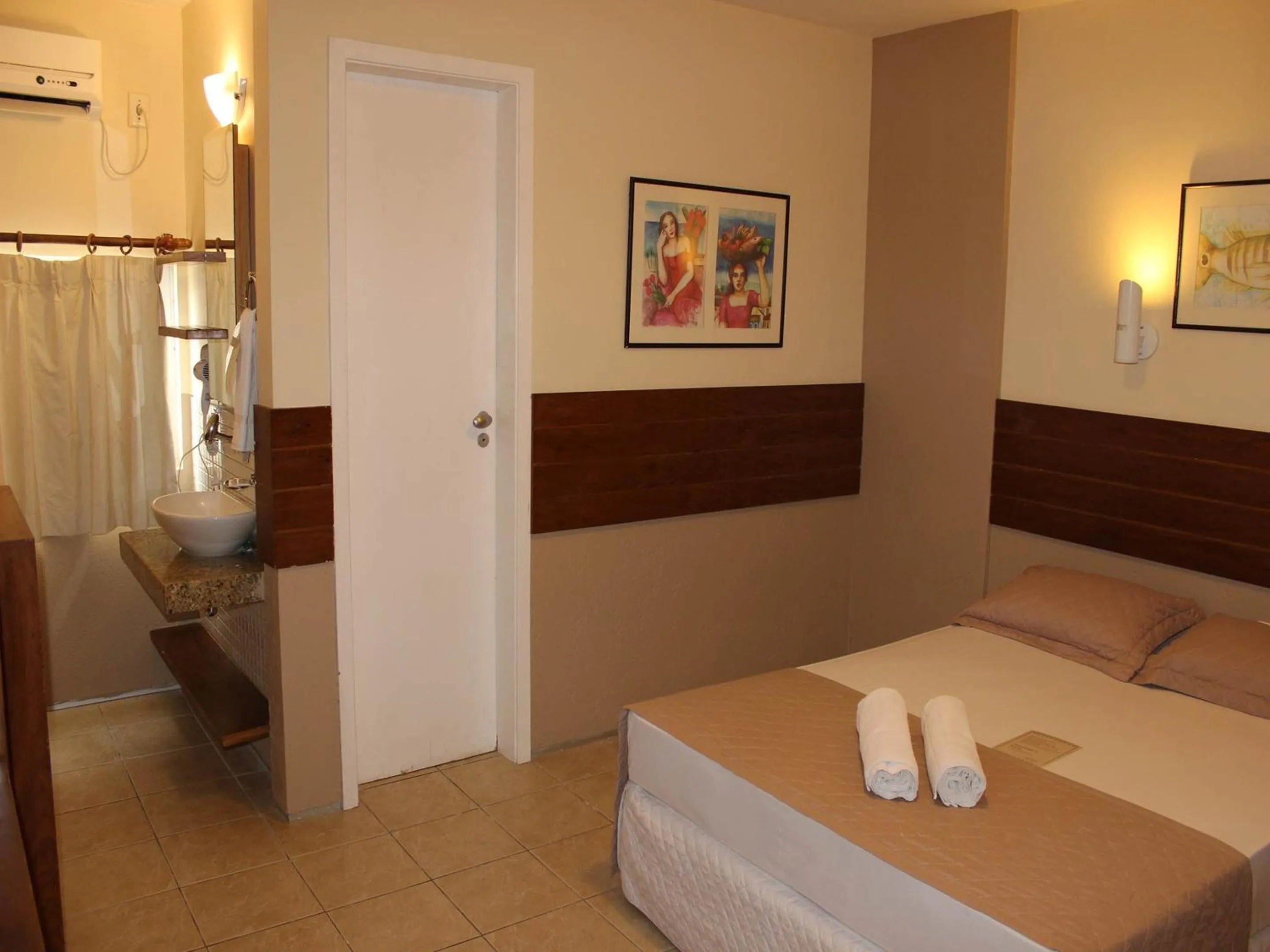Photo of the whole room, Bed in Portal Da Praia Hotel