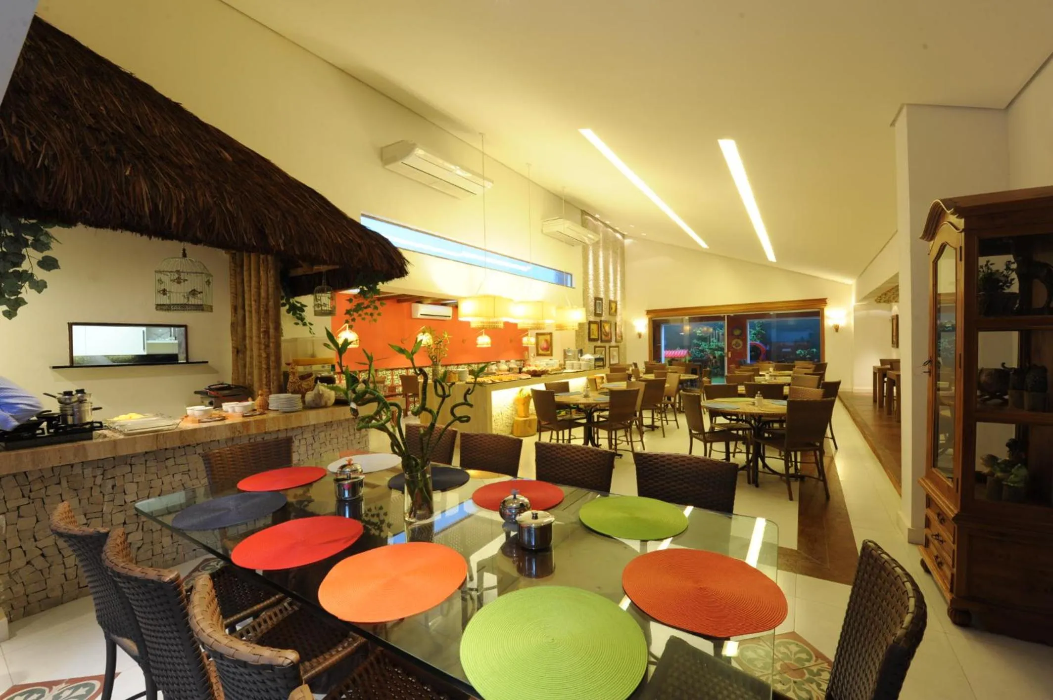 Restaurant/places to eat in Portal Da Praia Hotel