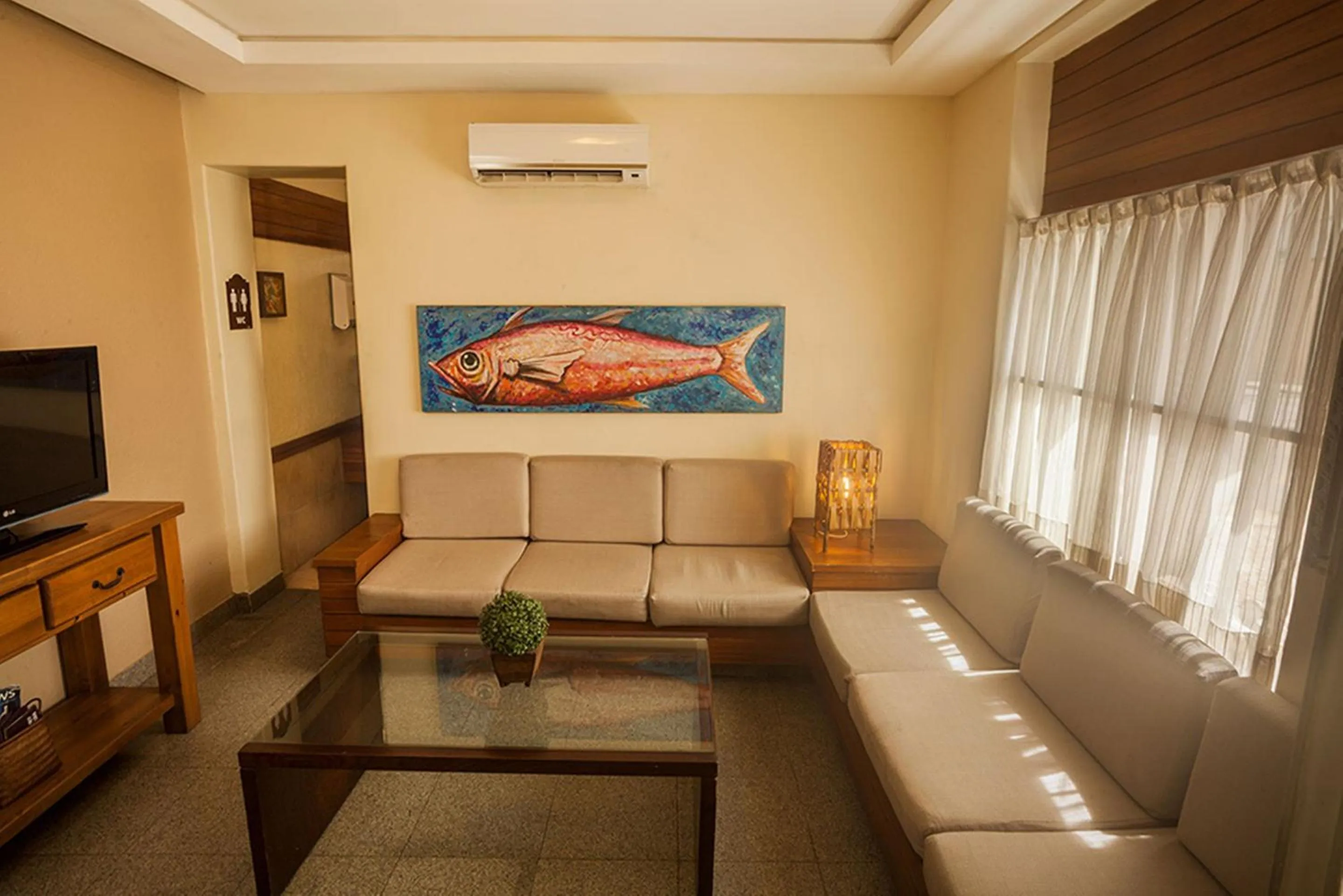 Communal lounge/ TV room in Portal Da Praia Hotel