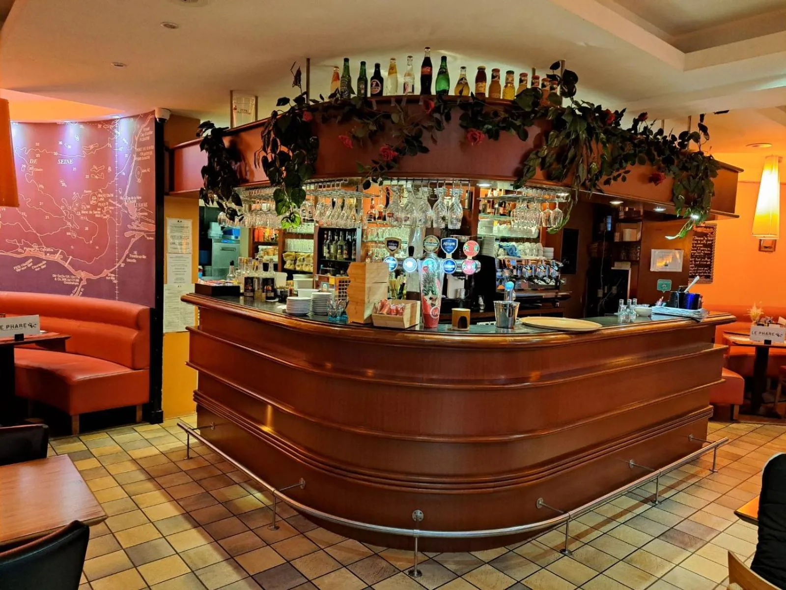 Lounge or bar in Hôtel Le Phare