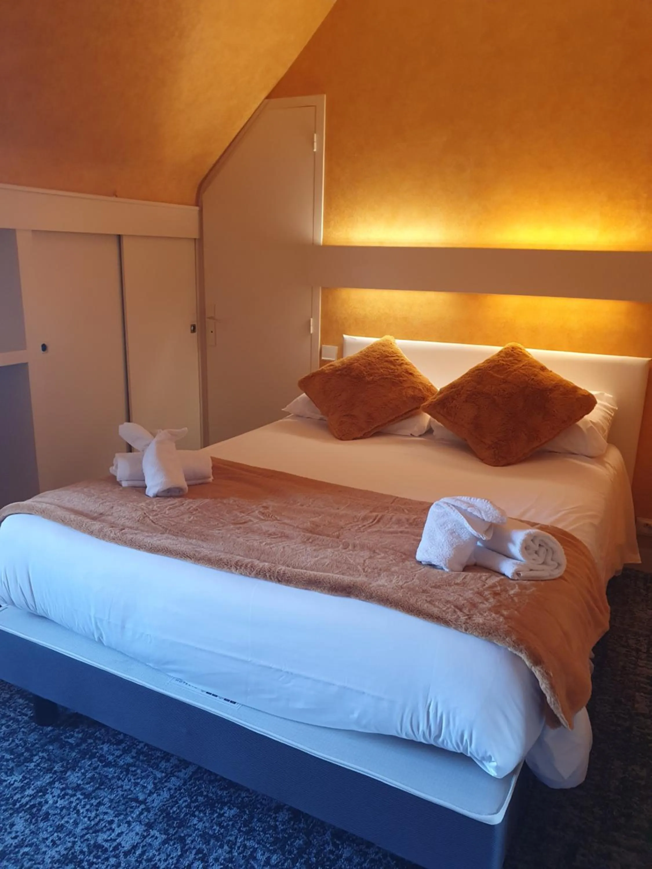 Bed in Hôtel Le Phare