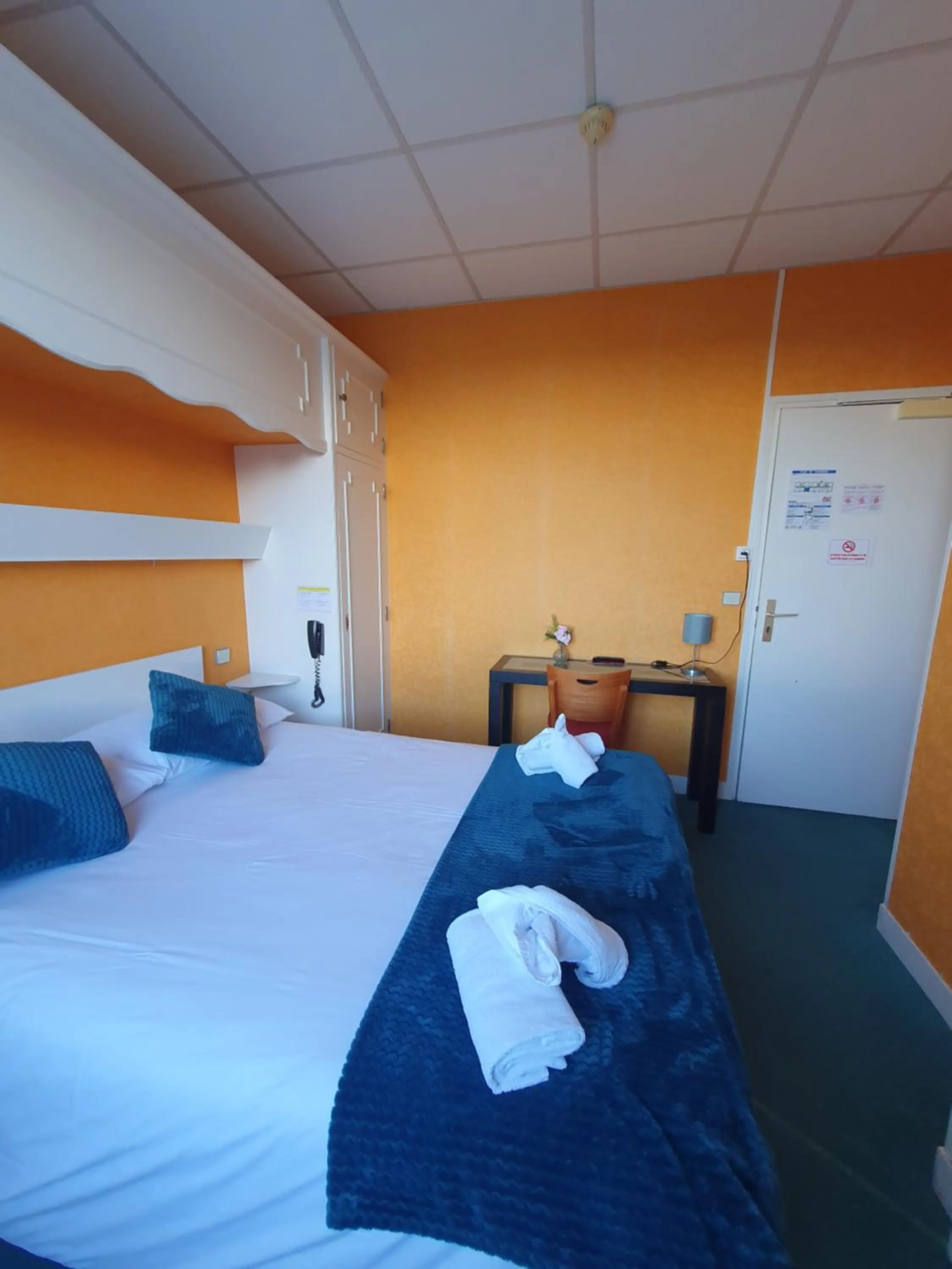 Bed in Hôtel Le Phare