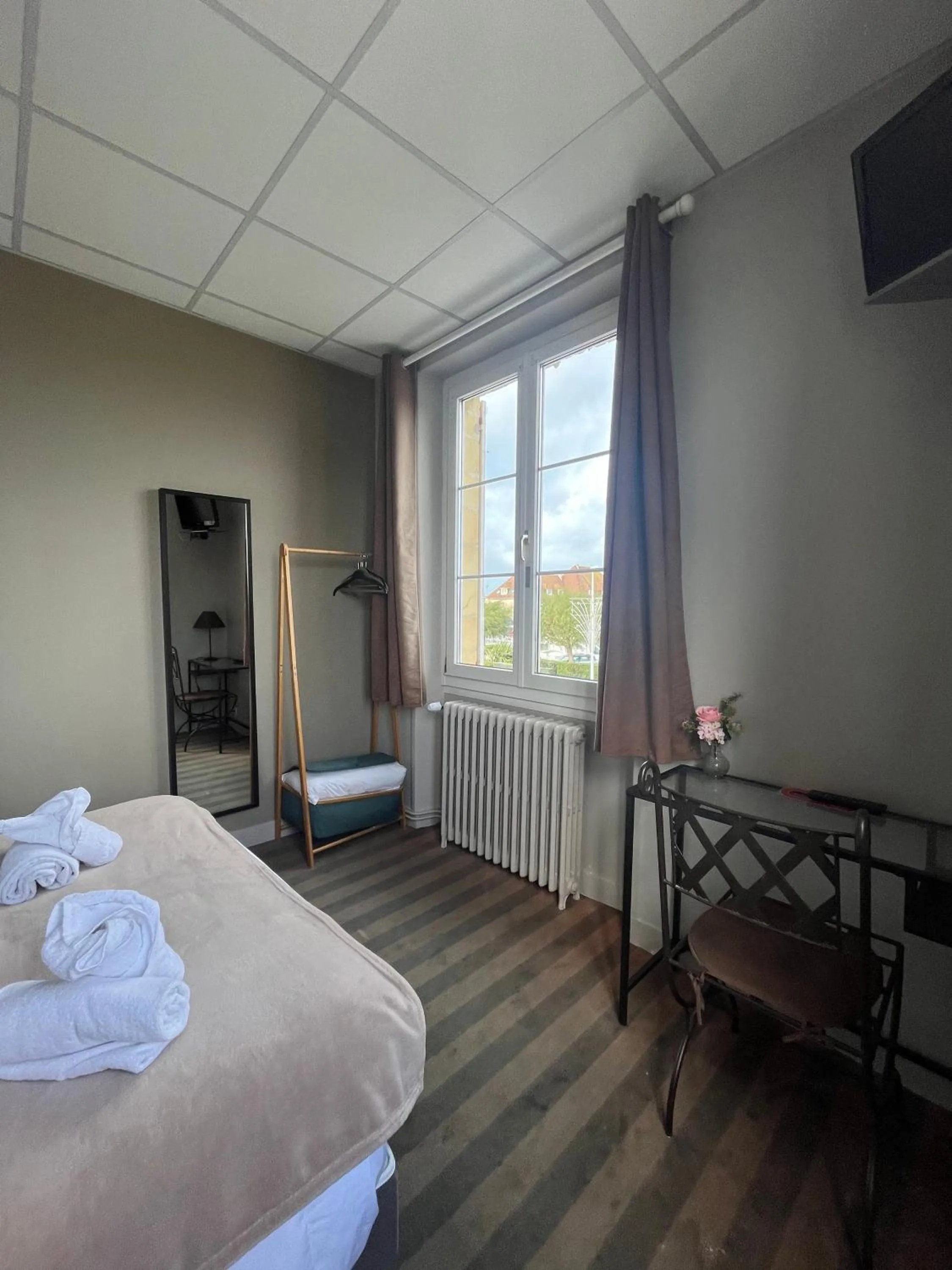 Bed in Hôtel Le Phare