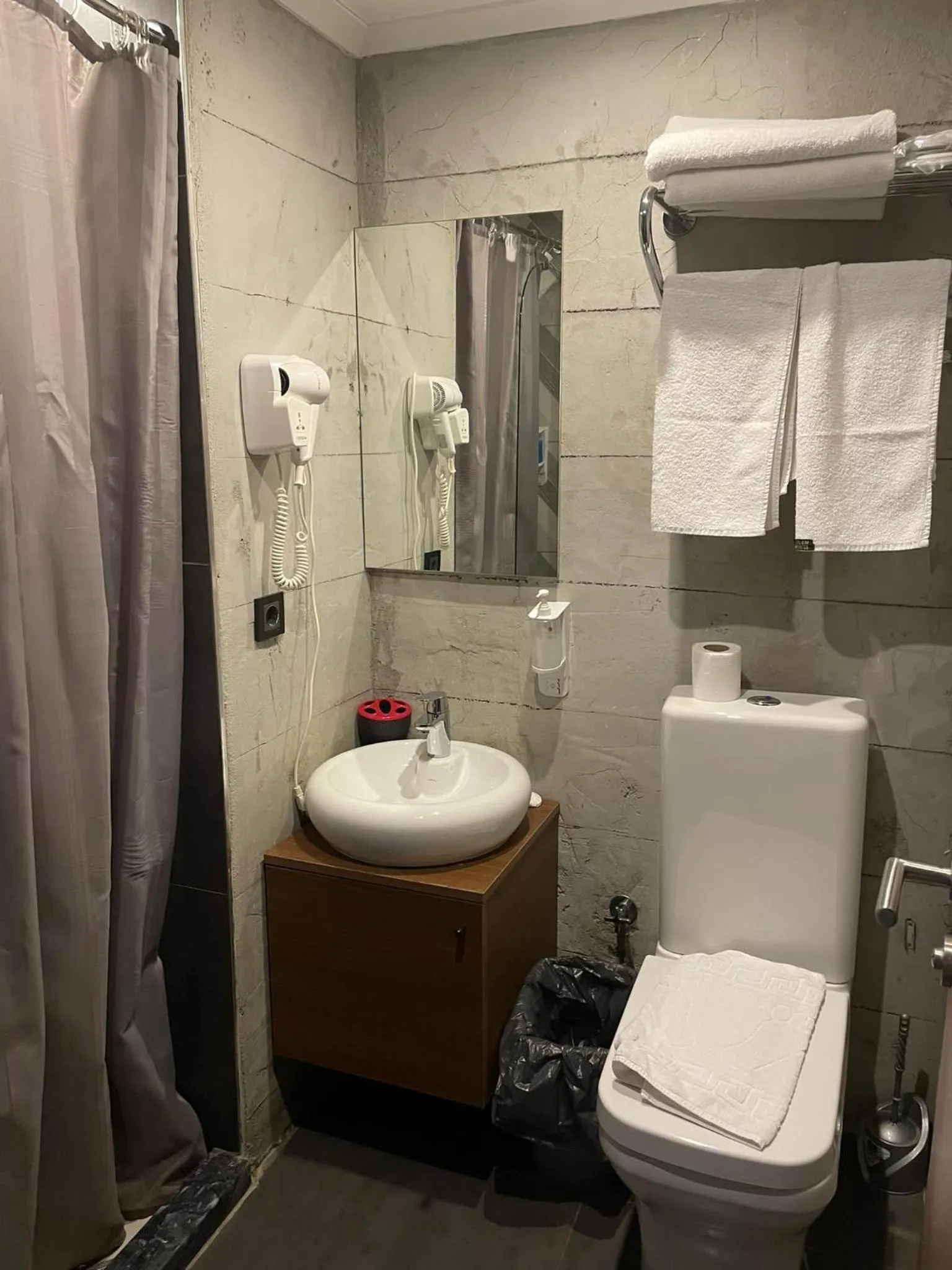 Shower in Elibol Hotel Old City