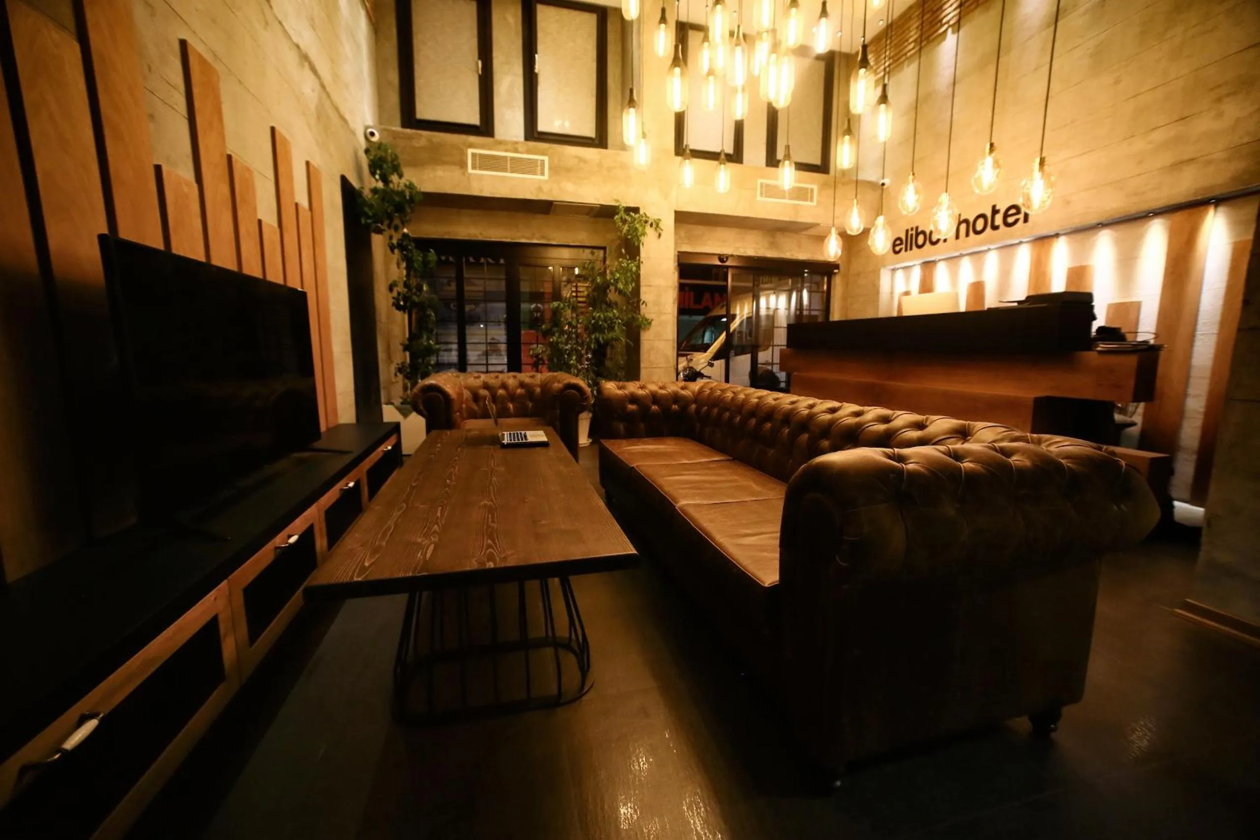 Communal lounge/ TV room in Elibol Hotel Old City