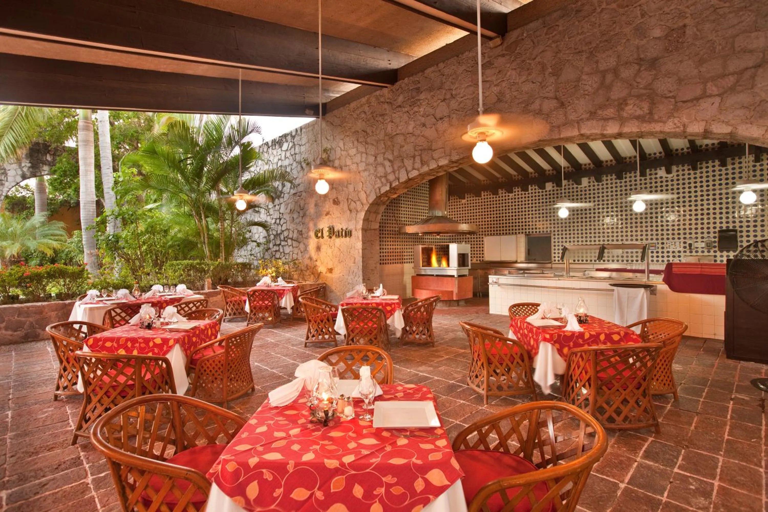 Restaurant/places to eat in El Cid Granada Hotel & Country Club