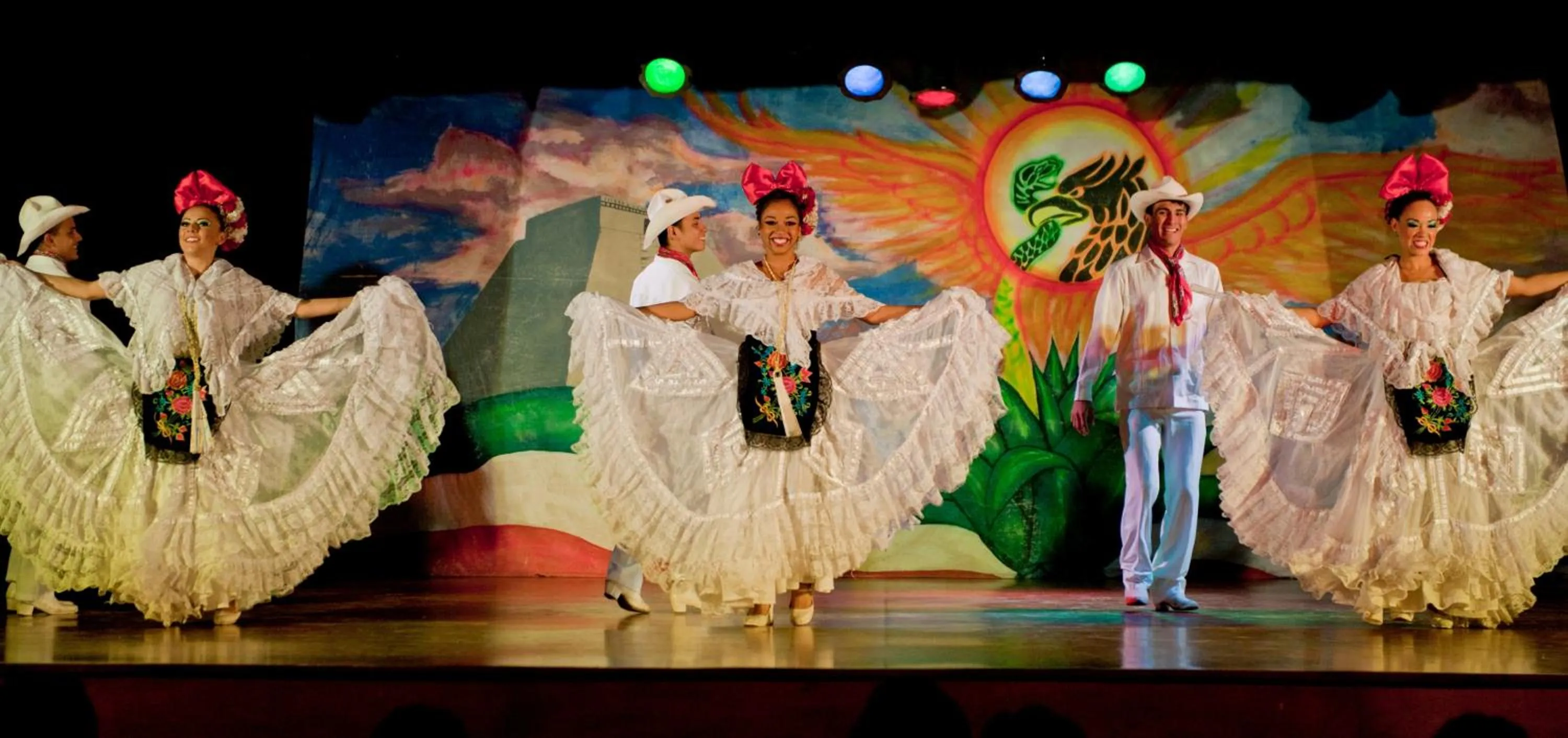 Evening entertainment in El Cid Granada Hotel & Country Club