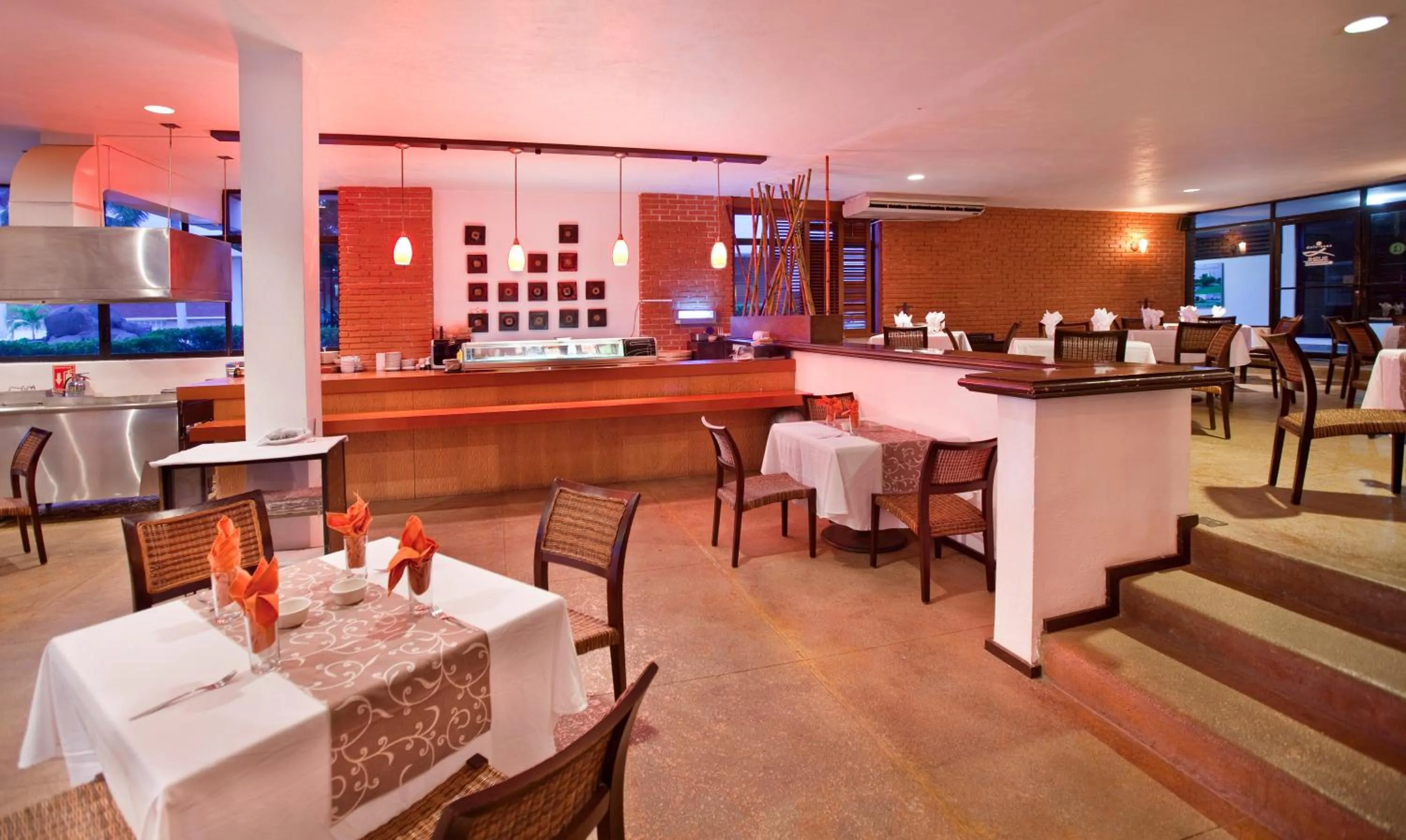 Restaurant/places to eat in El Cid Granada Hotel & Country Club