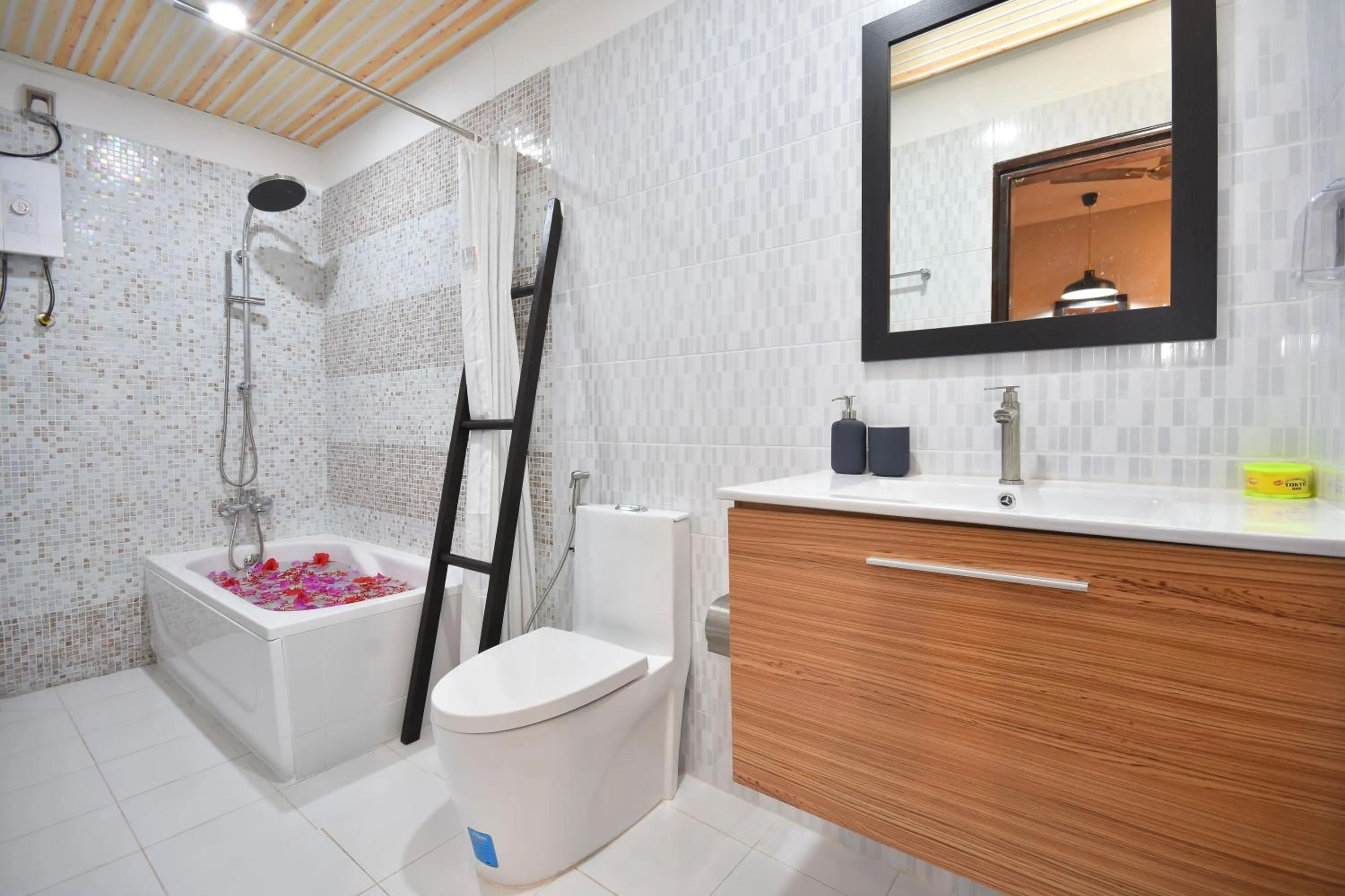 Shower in Beach Veli