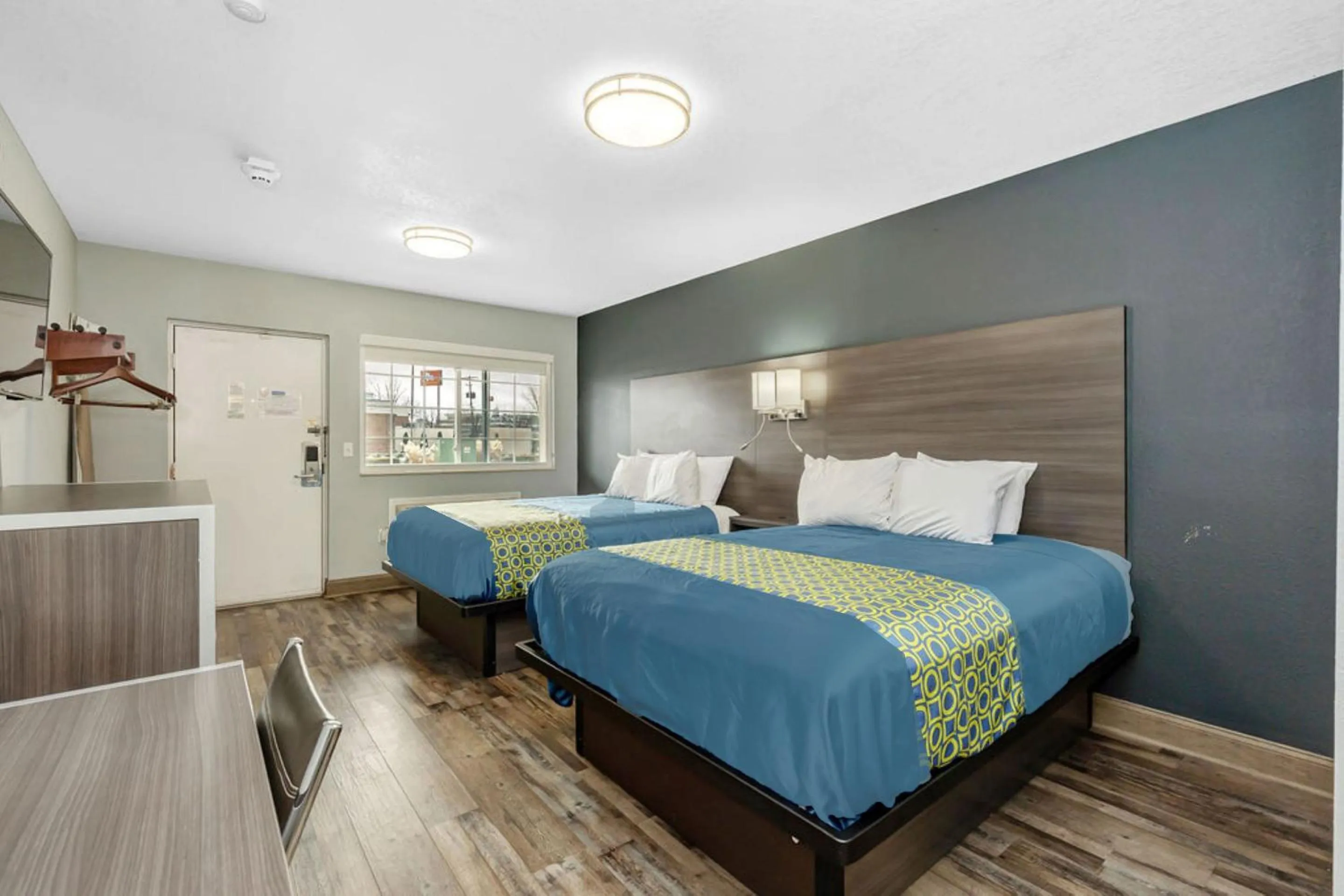 Bedroom, Bed in Grove City Travel Inn South Columbus