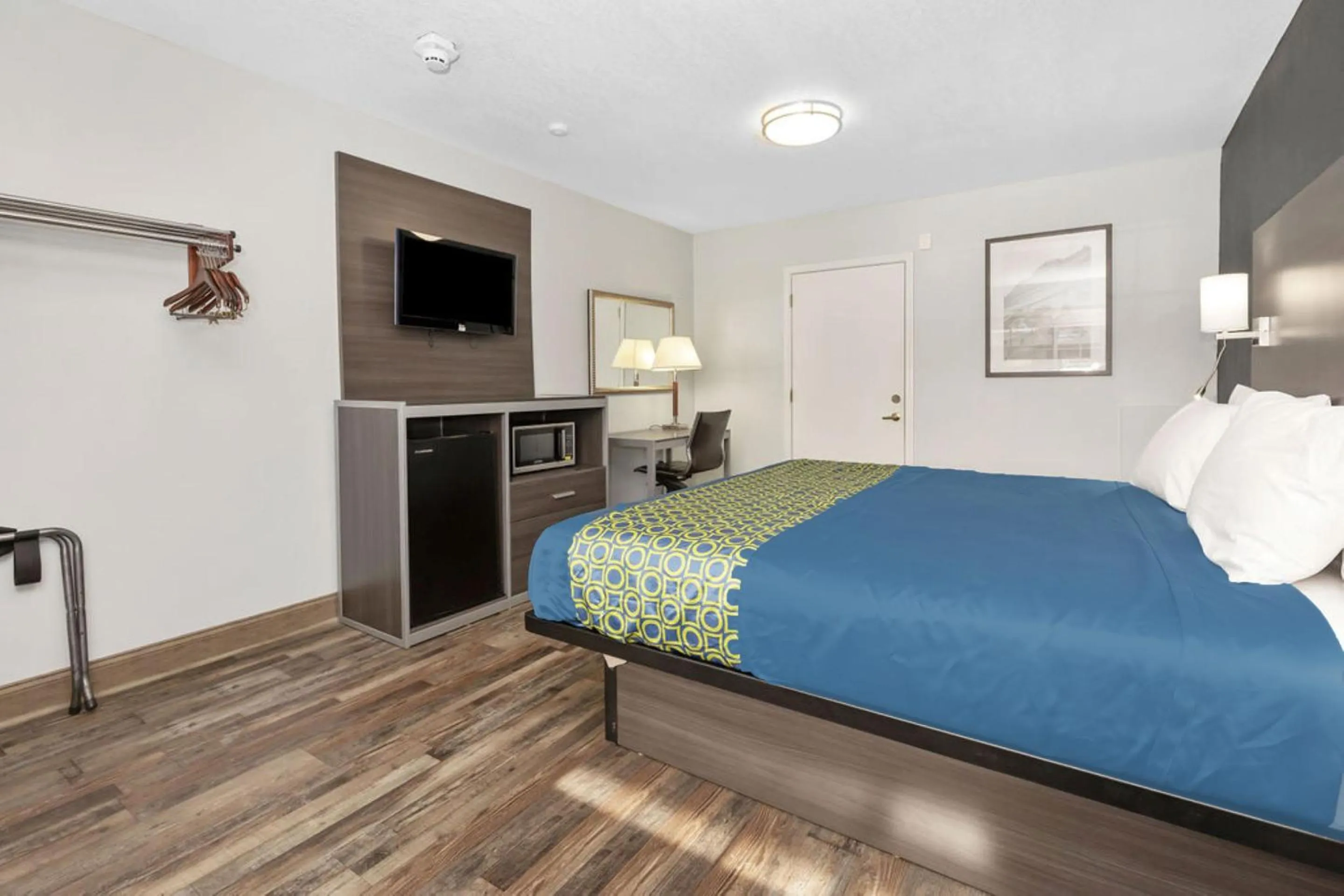 Bedroom, Bed in Grove City Travel Inn South Columbus