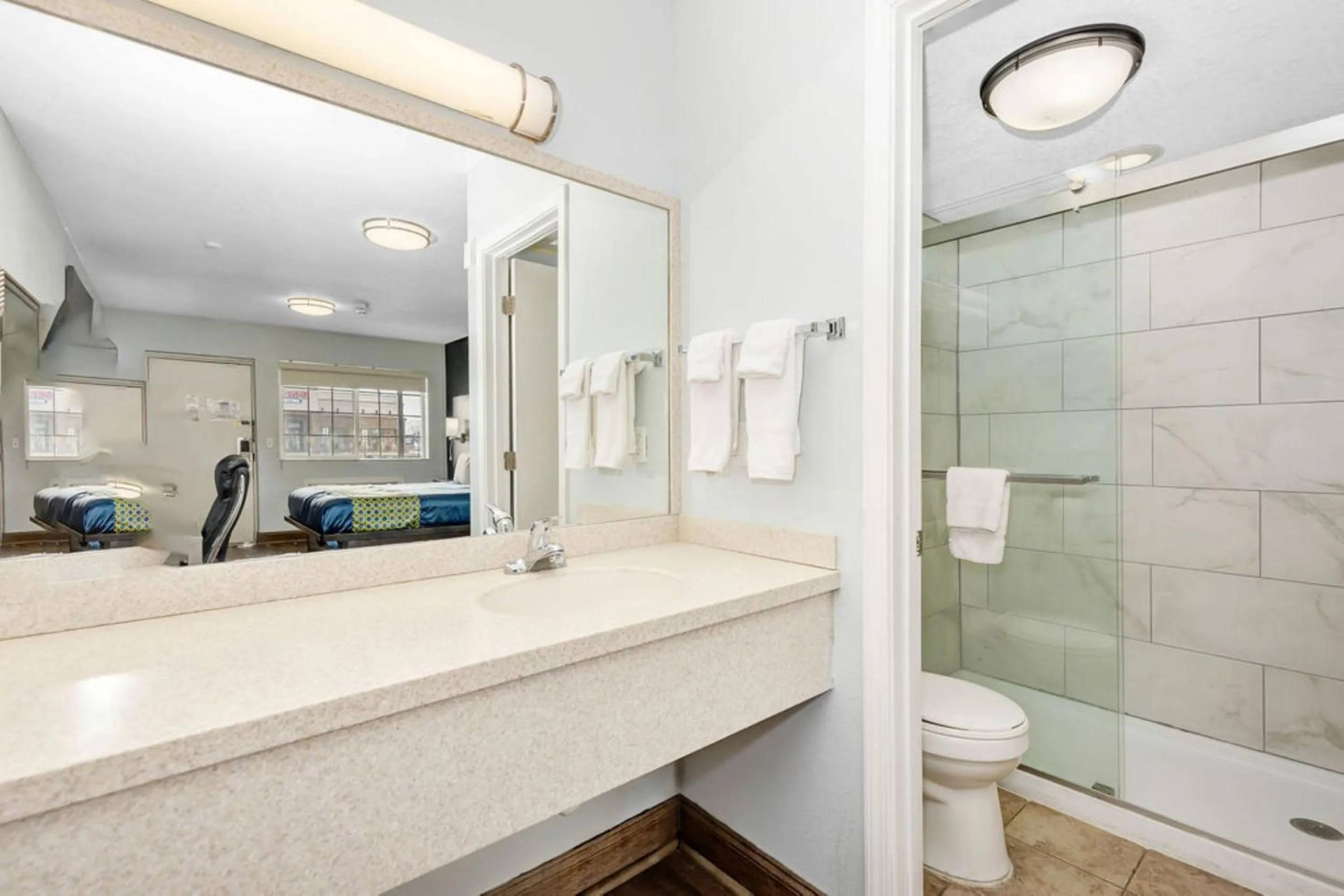 Bathroom in Grove City Travel Inn South Columbus