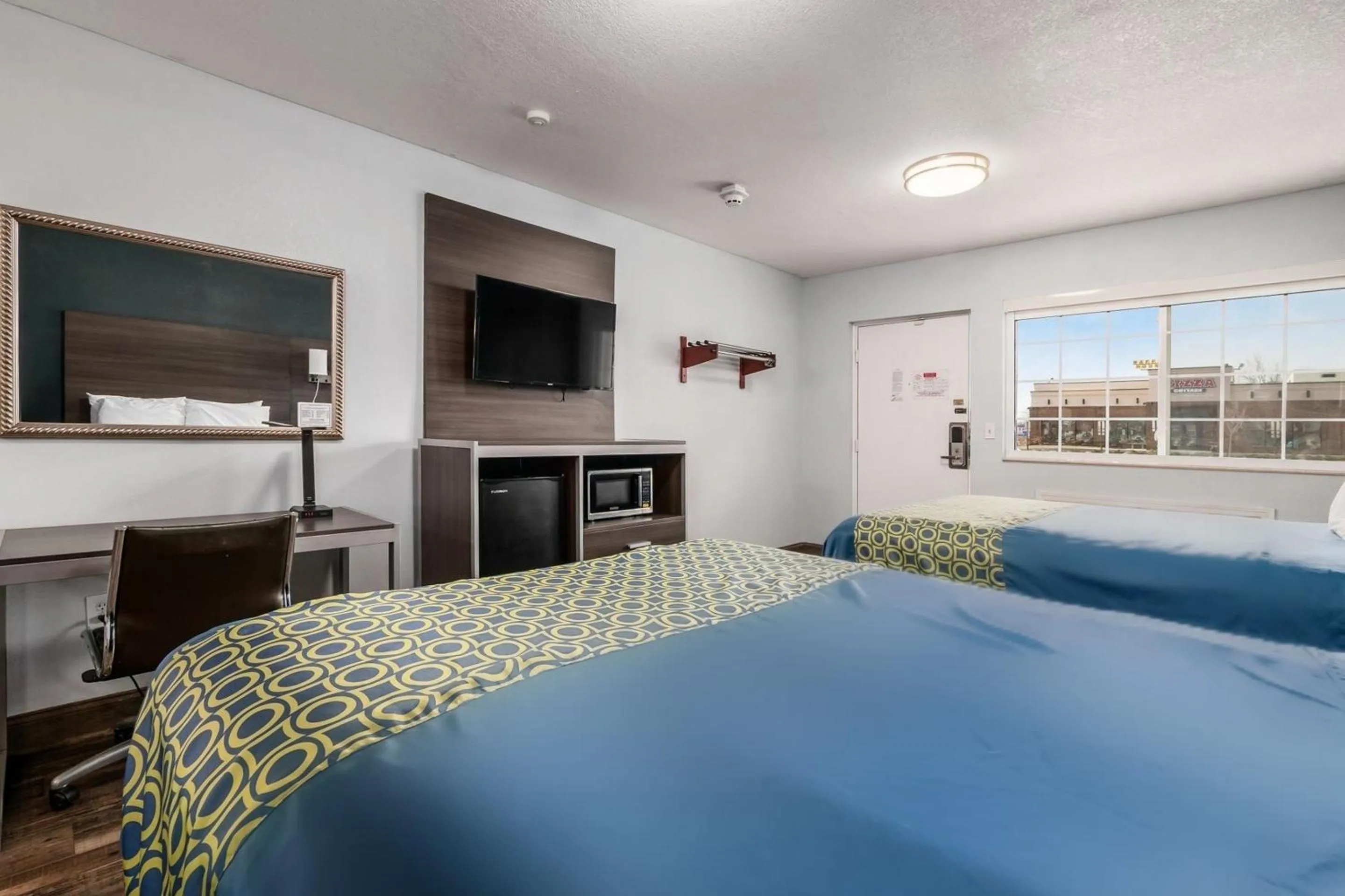 Bedroom, Bed in Grove City Travel Inn South Columbus