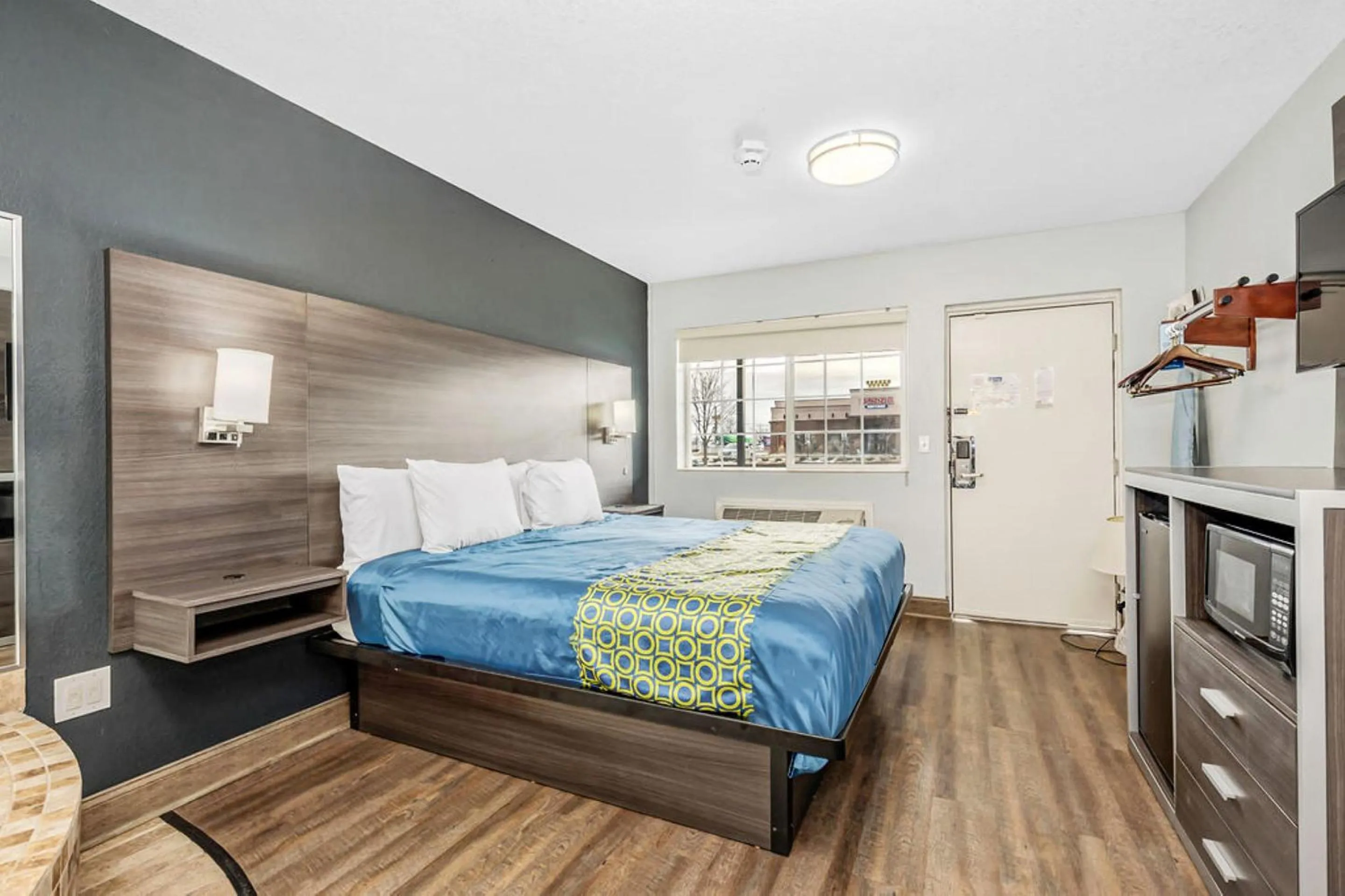 Bedroom, Bed in Grove City Travel Inn South Columbus