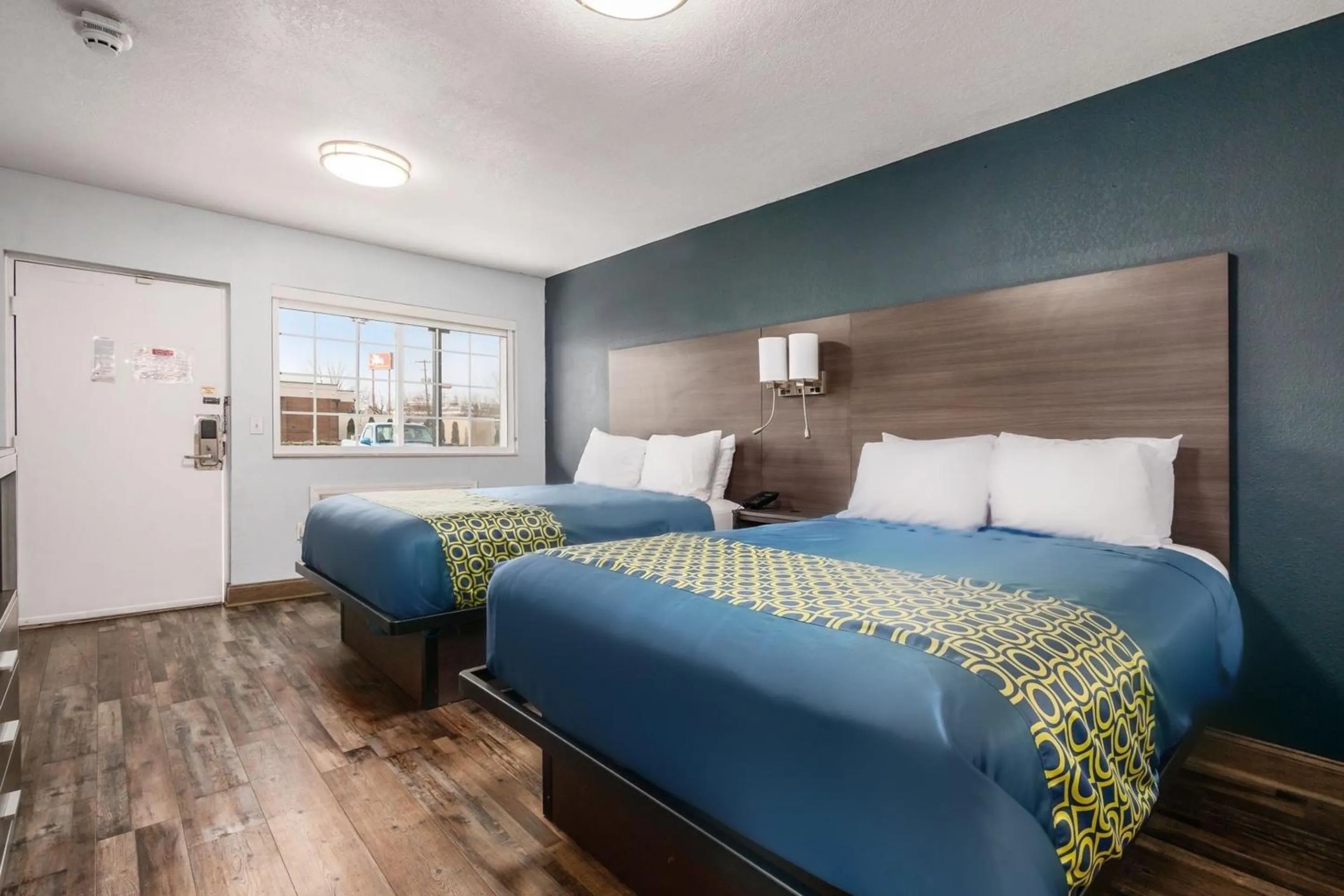 Bedroom, Bed in Grove City Travel Inn South Columbus