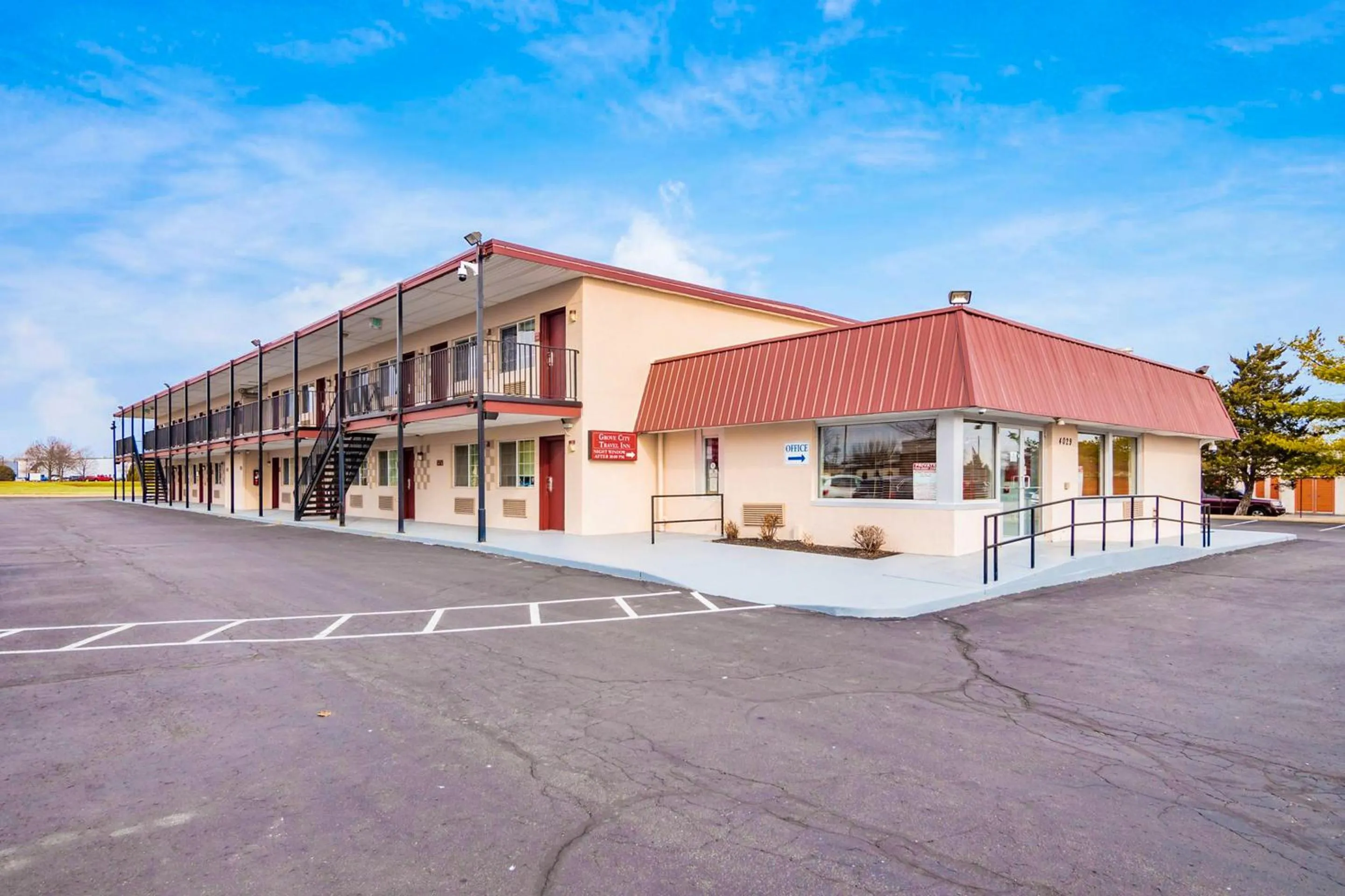Facade/entrance in Grove City Travel Inn South Columbus