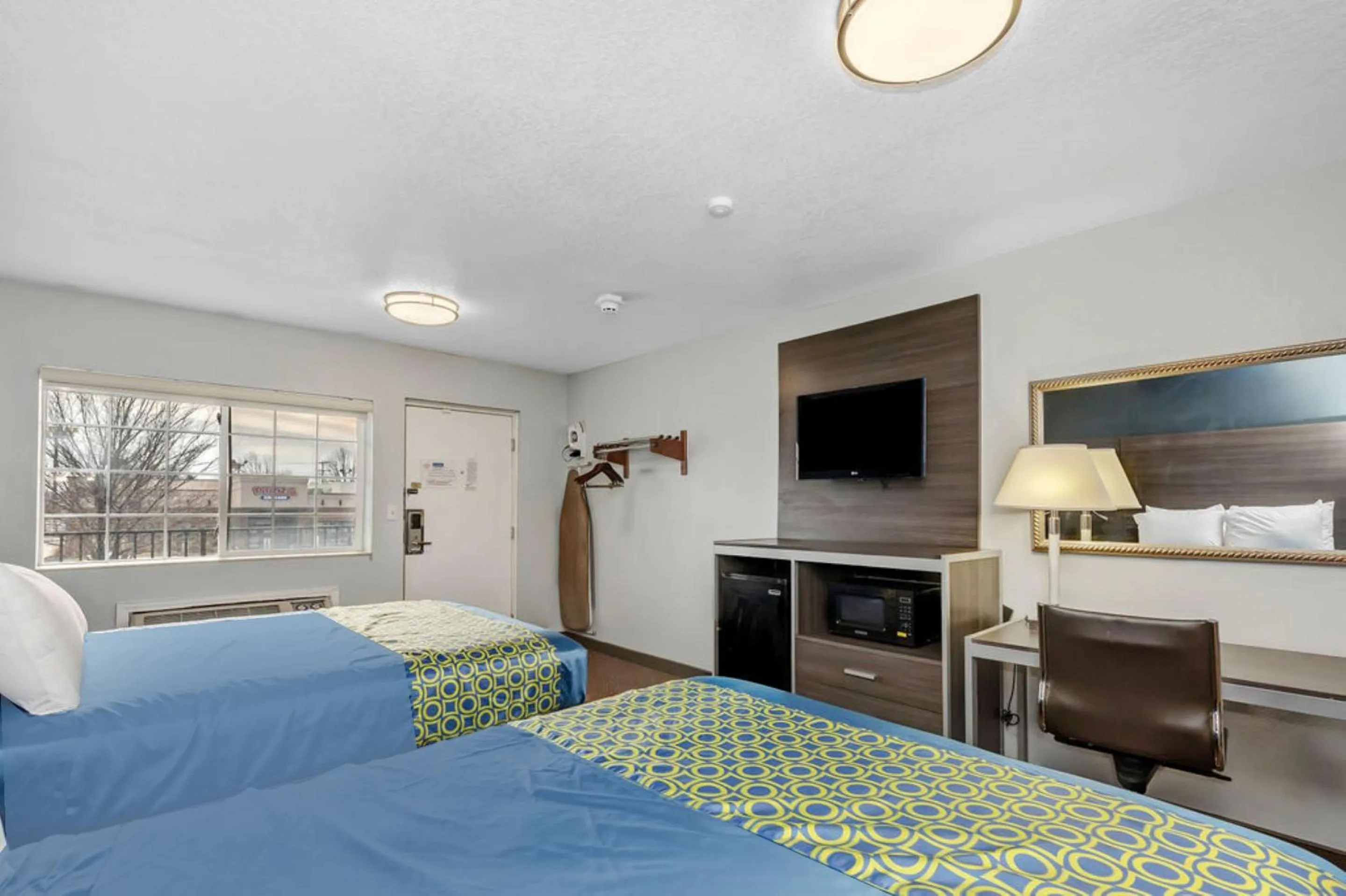 Bedroom, Bed in Grove City Travel Inn South Columbus