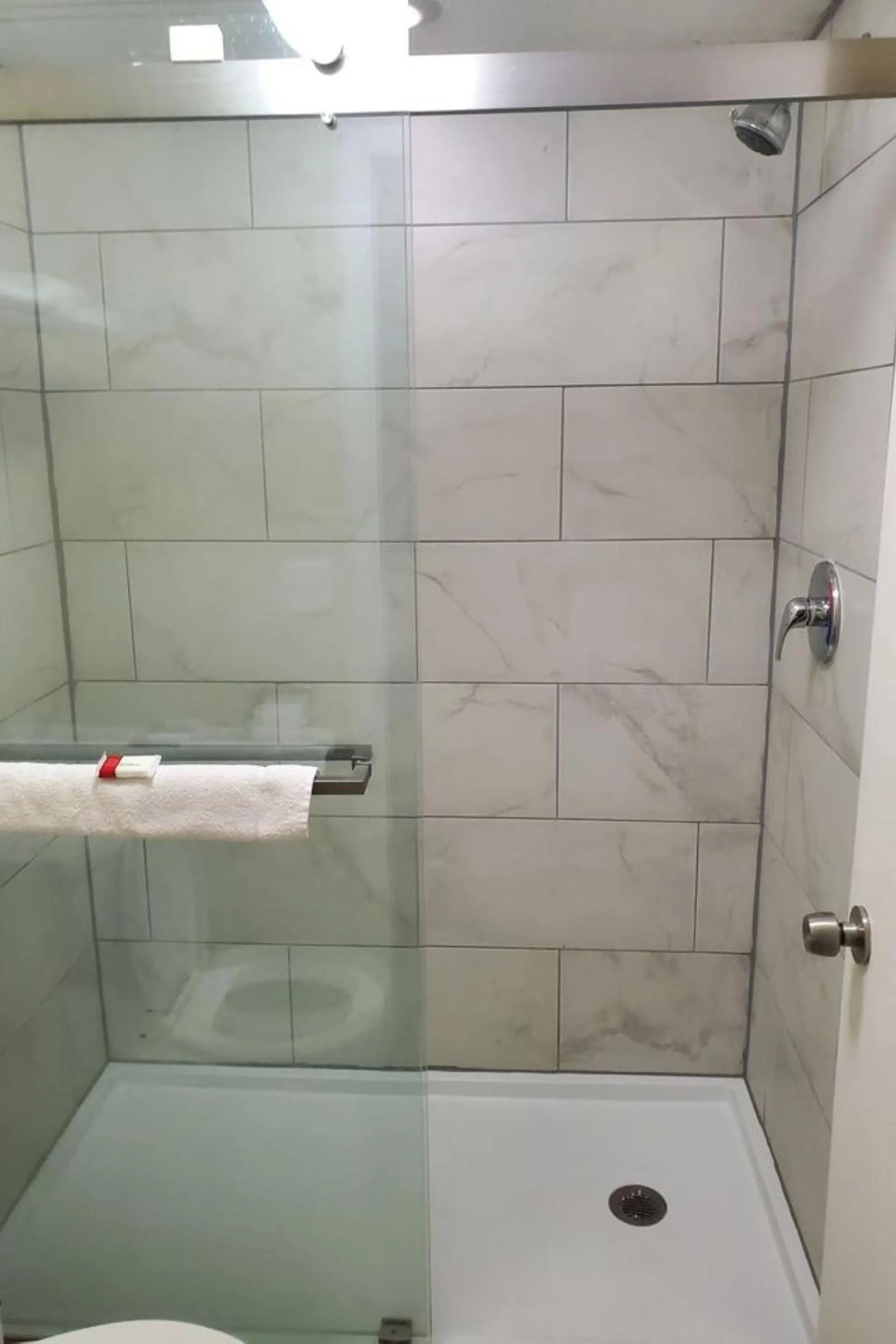 Bathroom in Grove City Travel Inn South Columbus