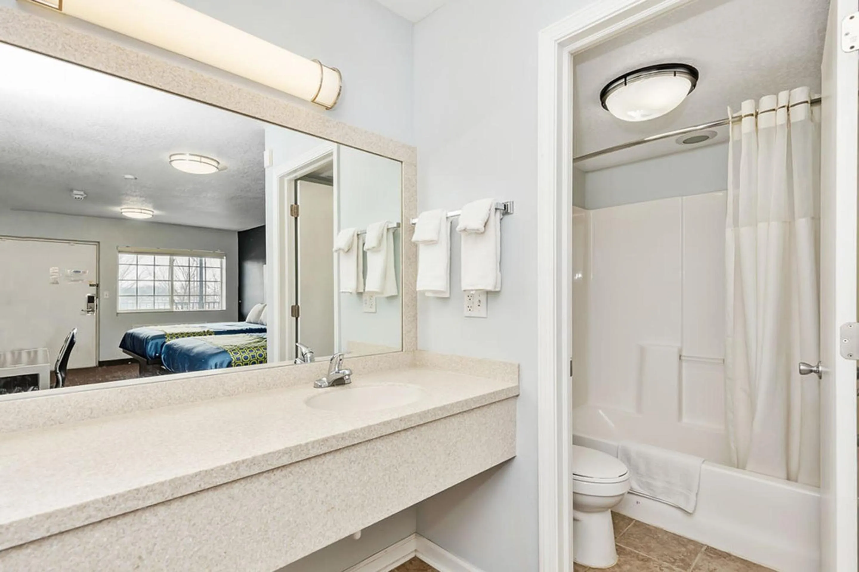 Bathroom in Grove City Travel Inn South Columbus