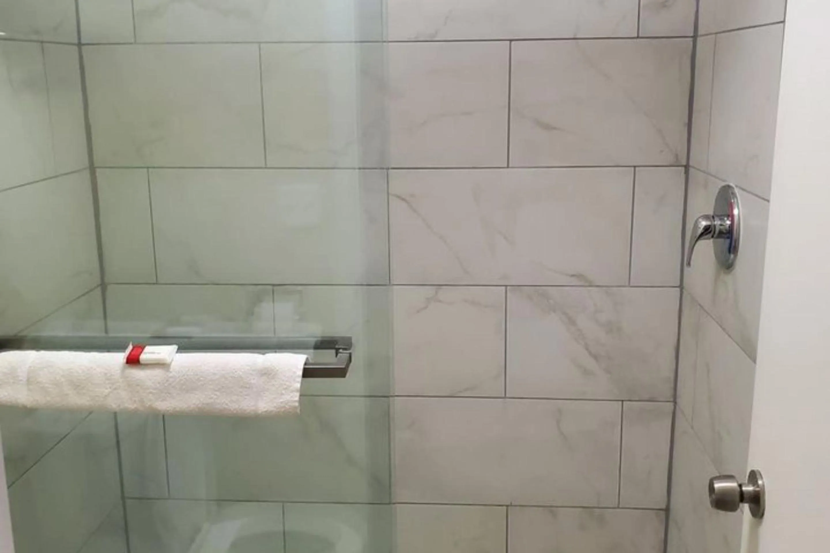 Bathroom in Grove City Travel Inn South Columbus