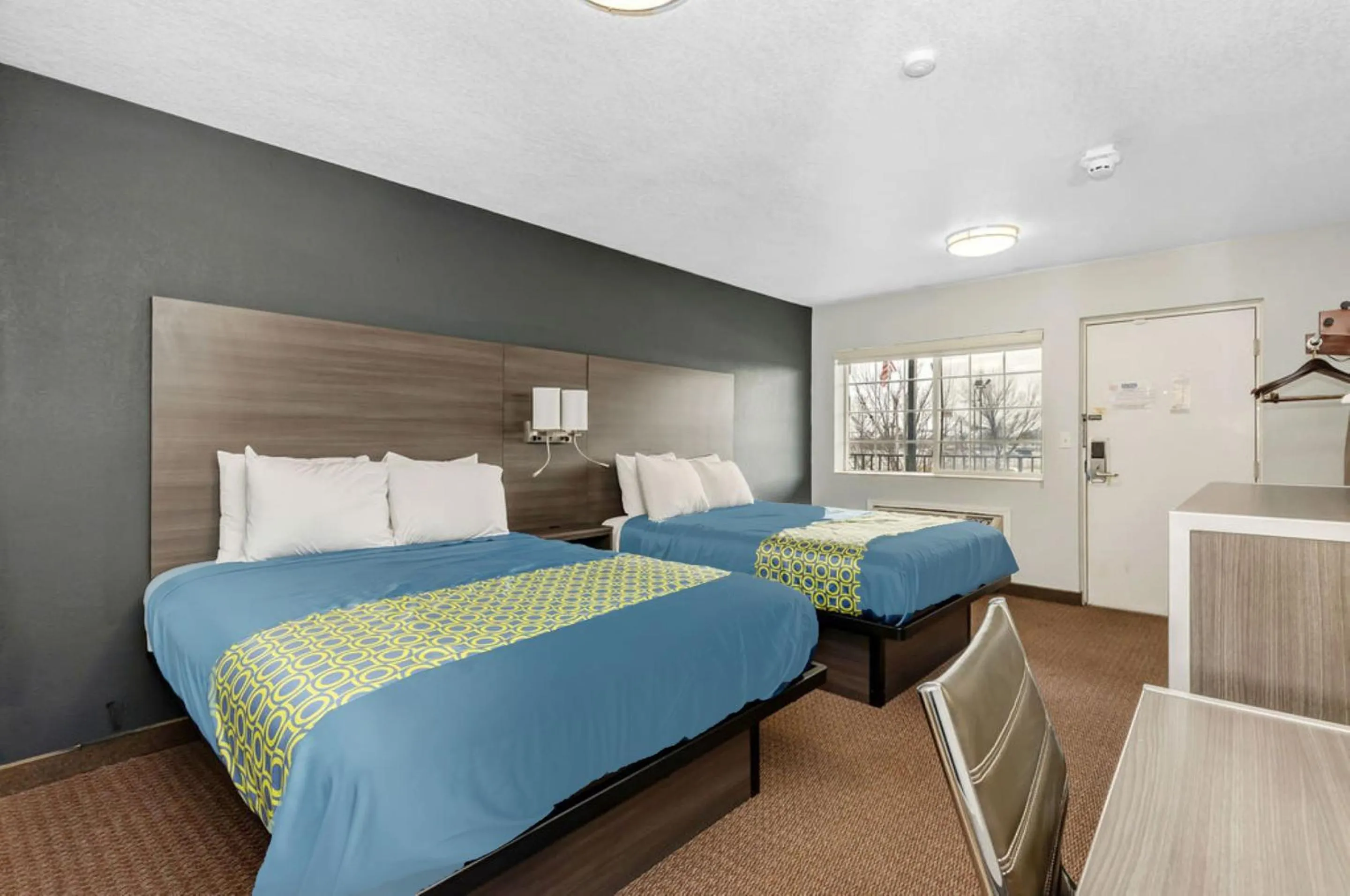 Bedroom, Bed in Grove City Travel Inn South Columbus