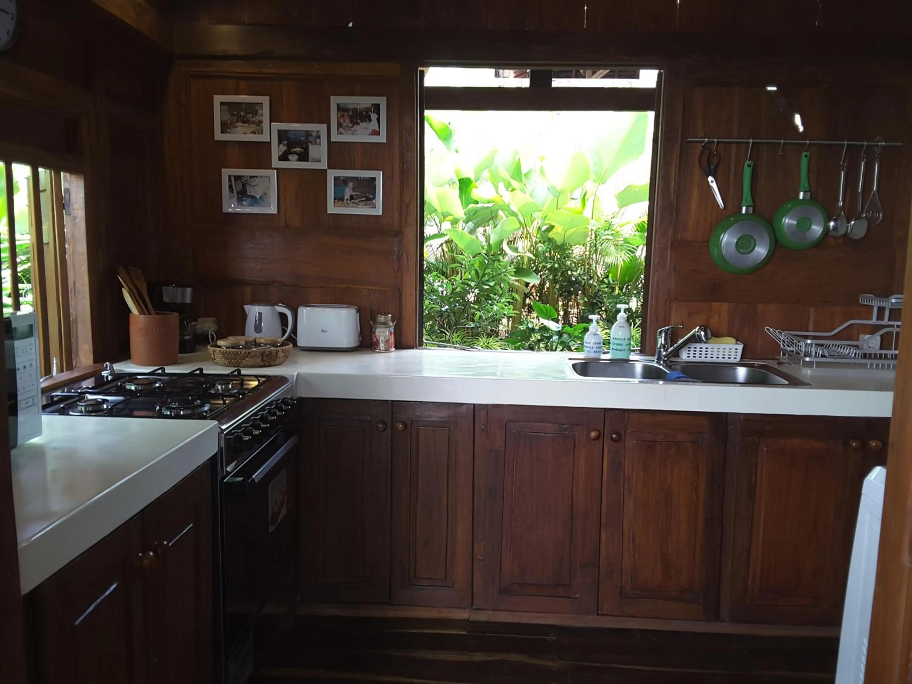 Kitchen or kitchenette in Joglo Exotico