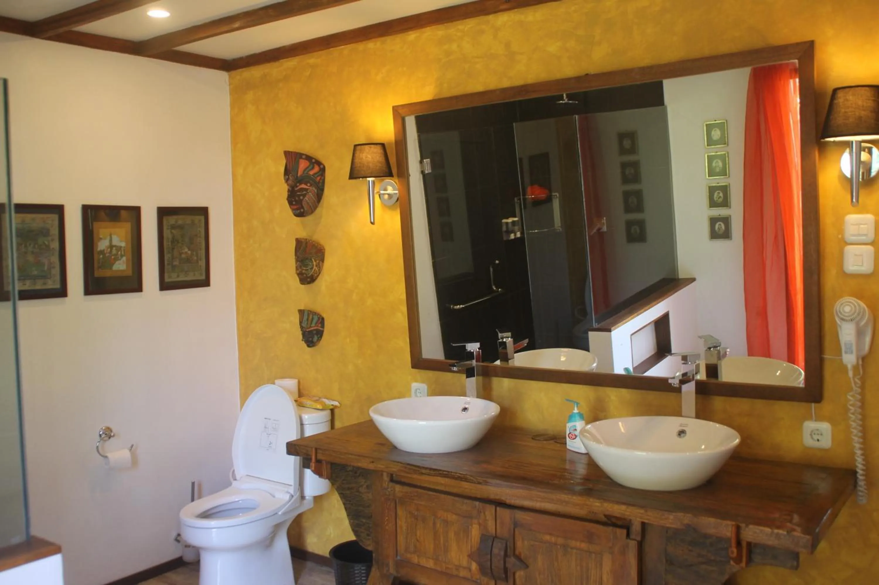 Bathroom in Joglo Exotico
