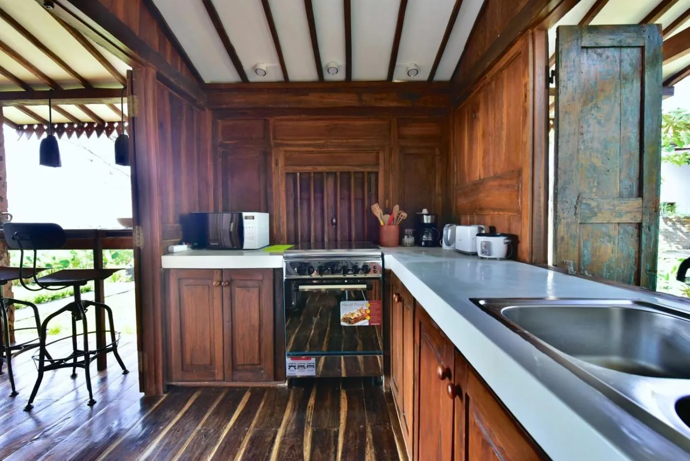 Kitchen or kitchenette in Joglo Exotico