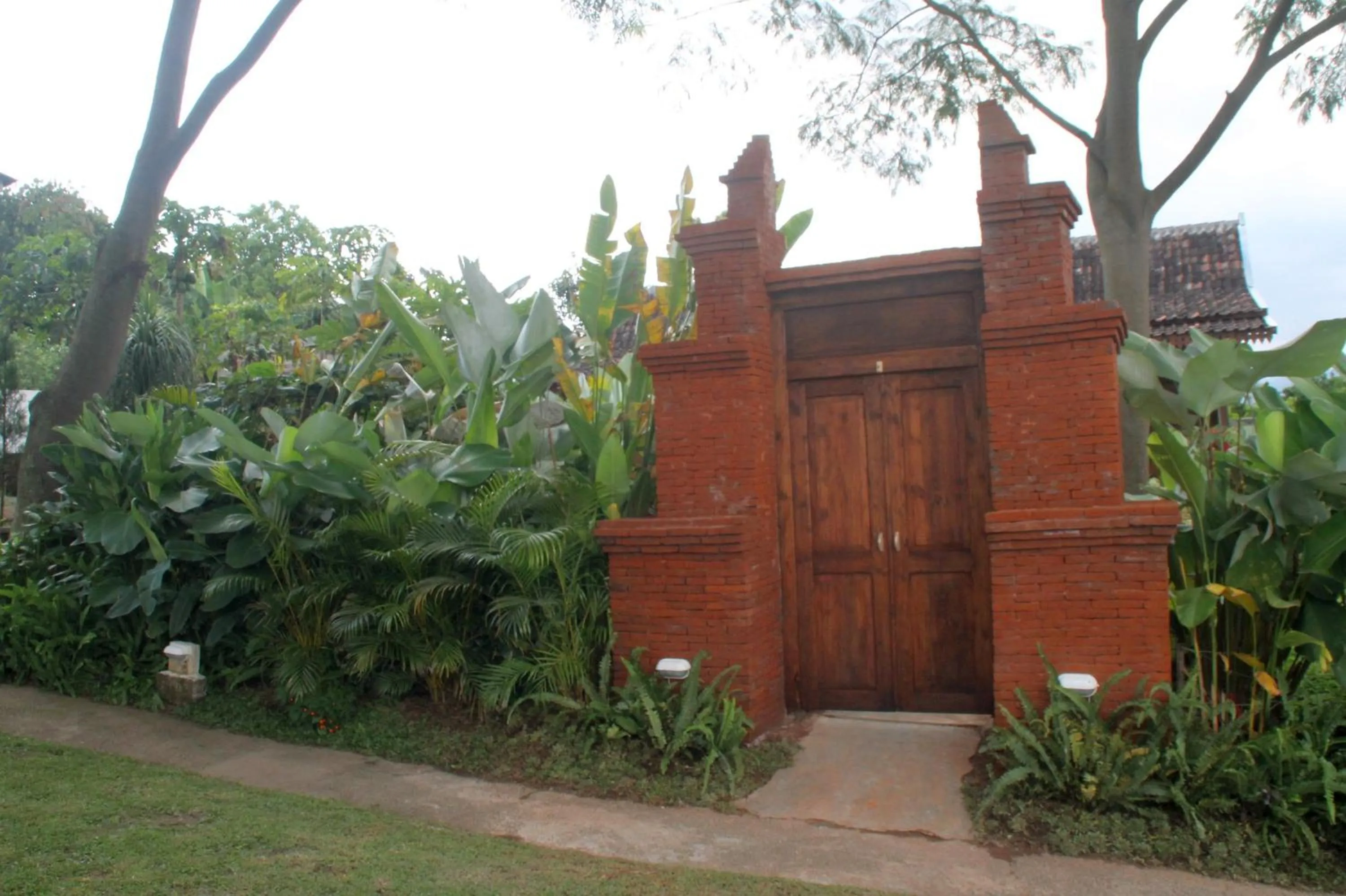 Facade/entrance in Joglo Exotico