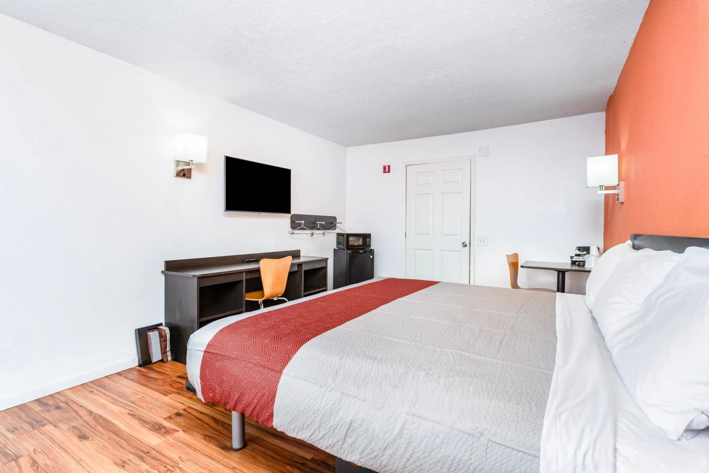 Bedroom, Bed in Relax Inn by OYO Columbus OH I 70