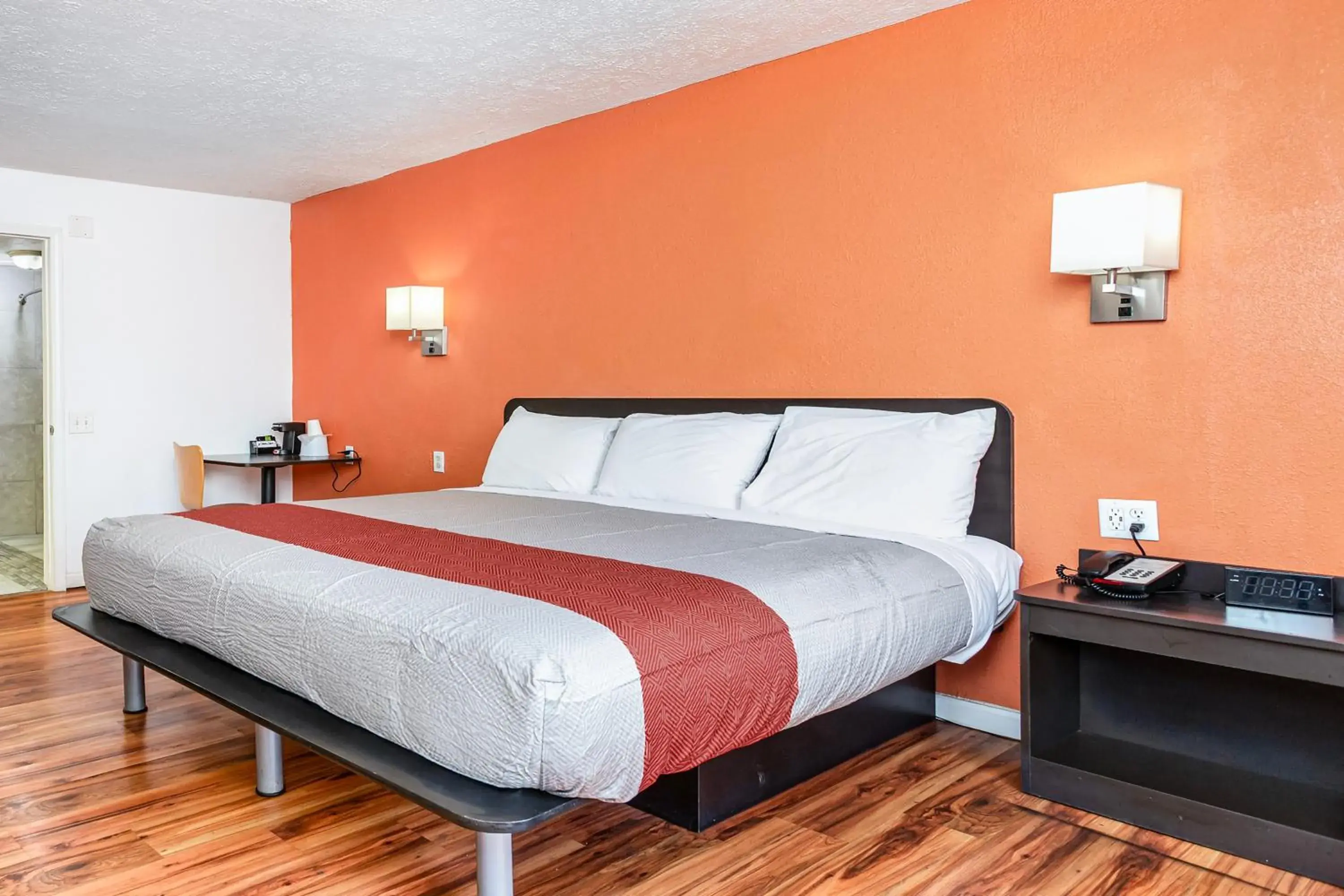 King Bed Accessible Smoking in Relax Inn by OYO Columbus OH I 70 King Bed Accessible Smoking in Relax Inn by OYO Columbus OH I 70